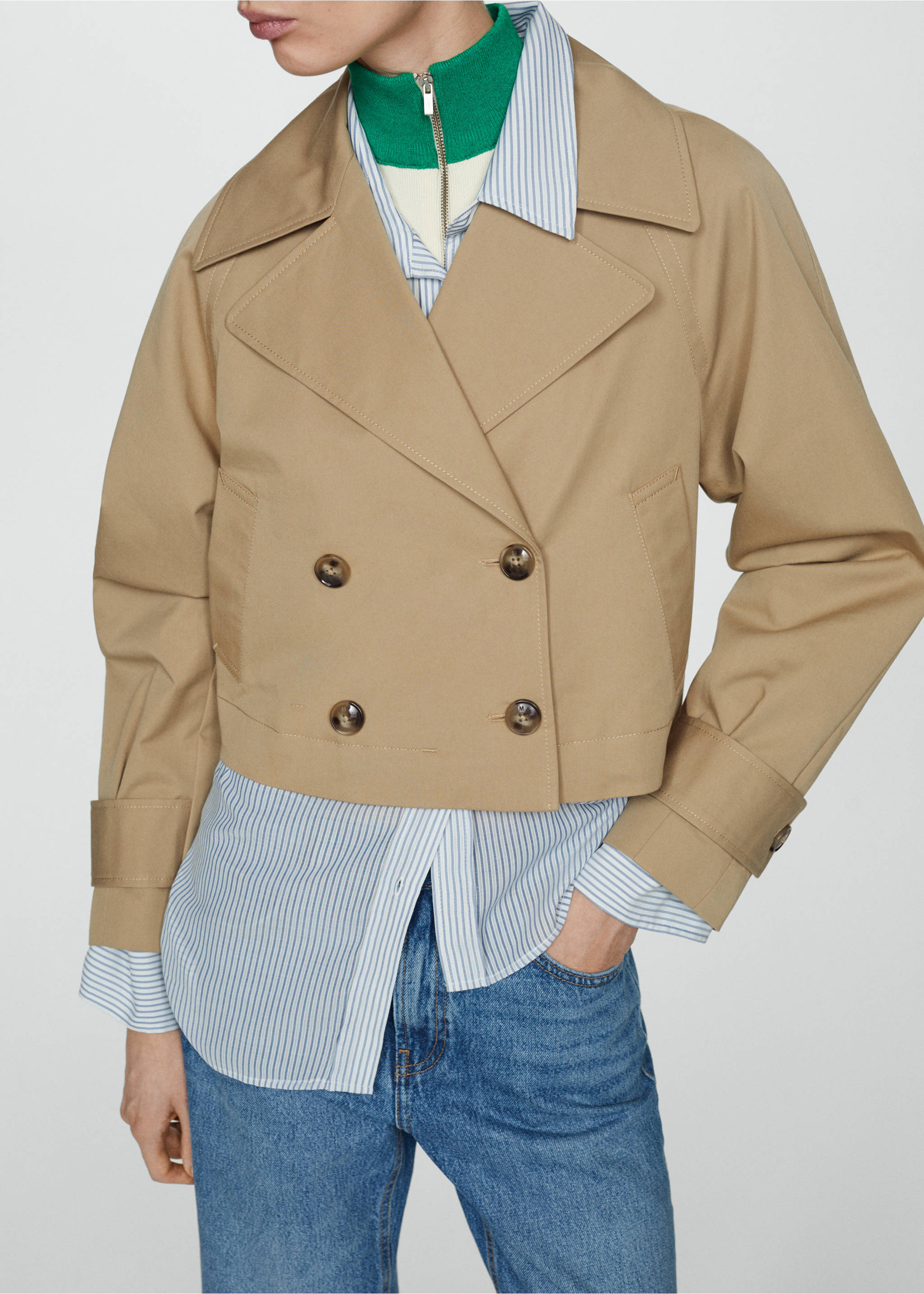 Cropped trench coat with lapels - Details of the article 6, Beige. Ref: 67075728-00.