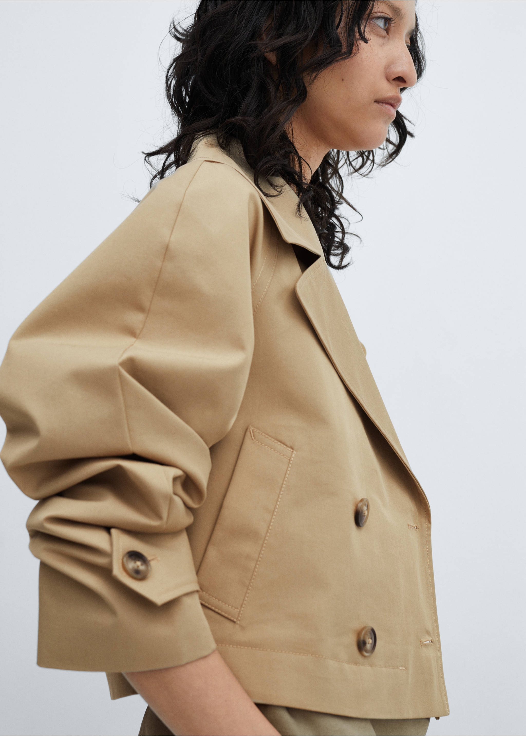 Cropped trench coat with lapels - Details of the article 2, Beige. Ref: 67075728-00.