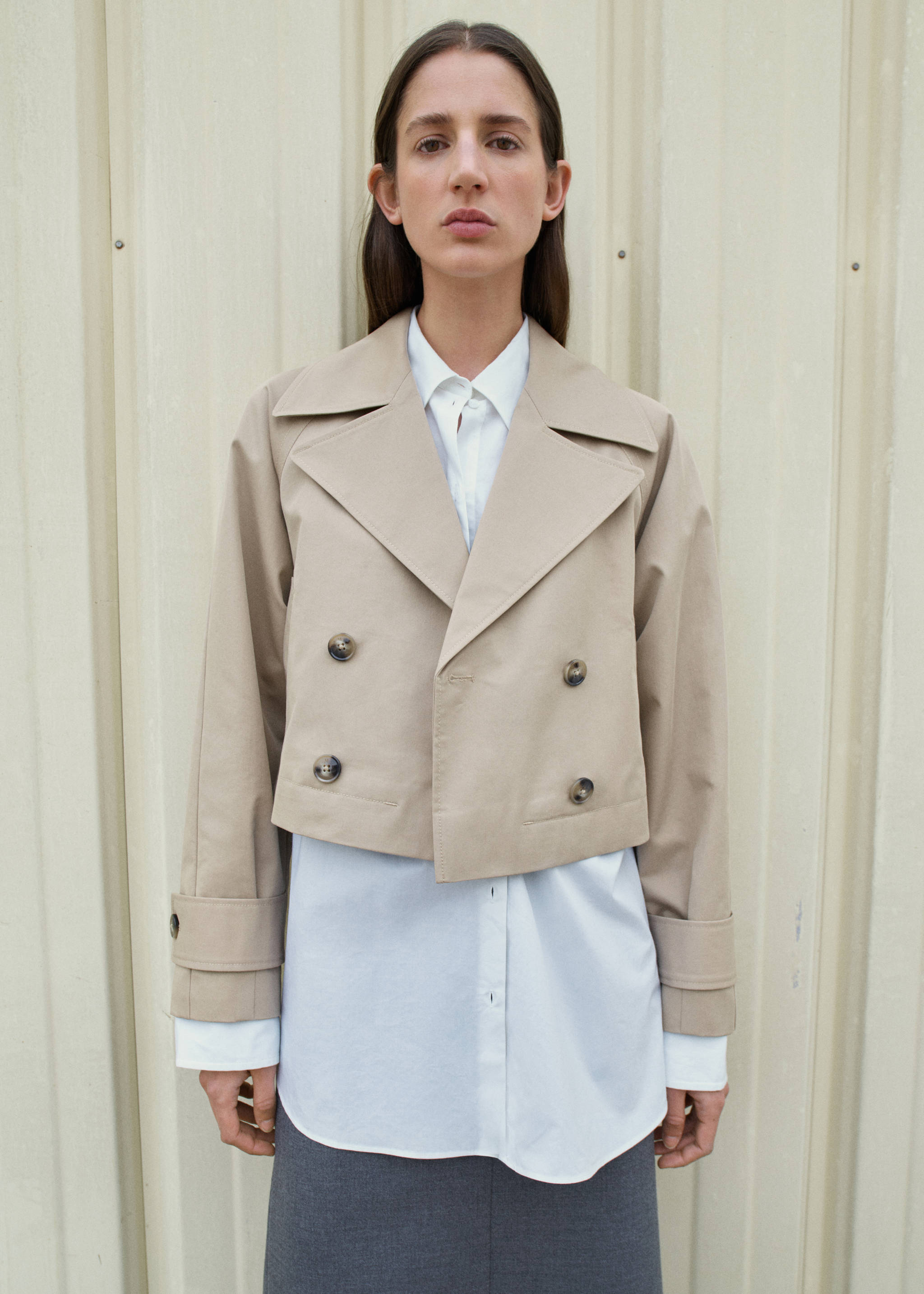 Cropped trench coat with lapels - Details of the article 7, Beige. Ref: 67075728-00.