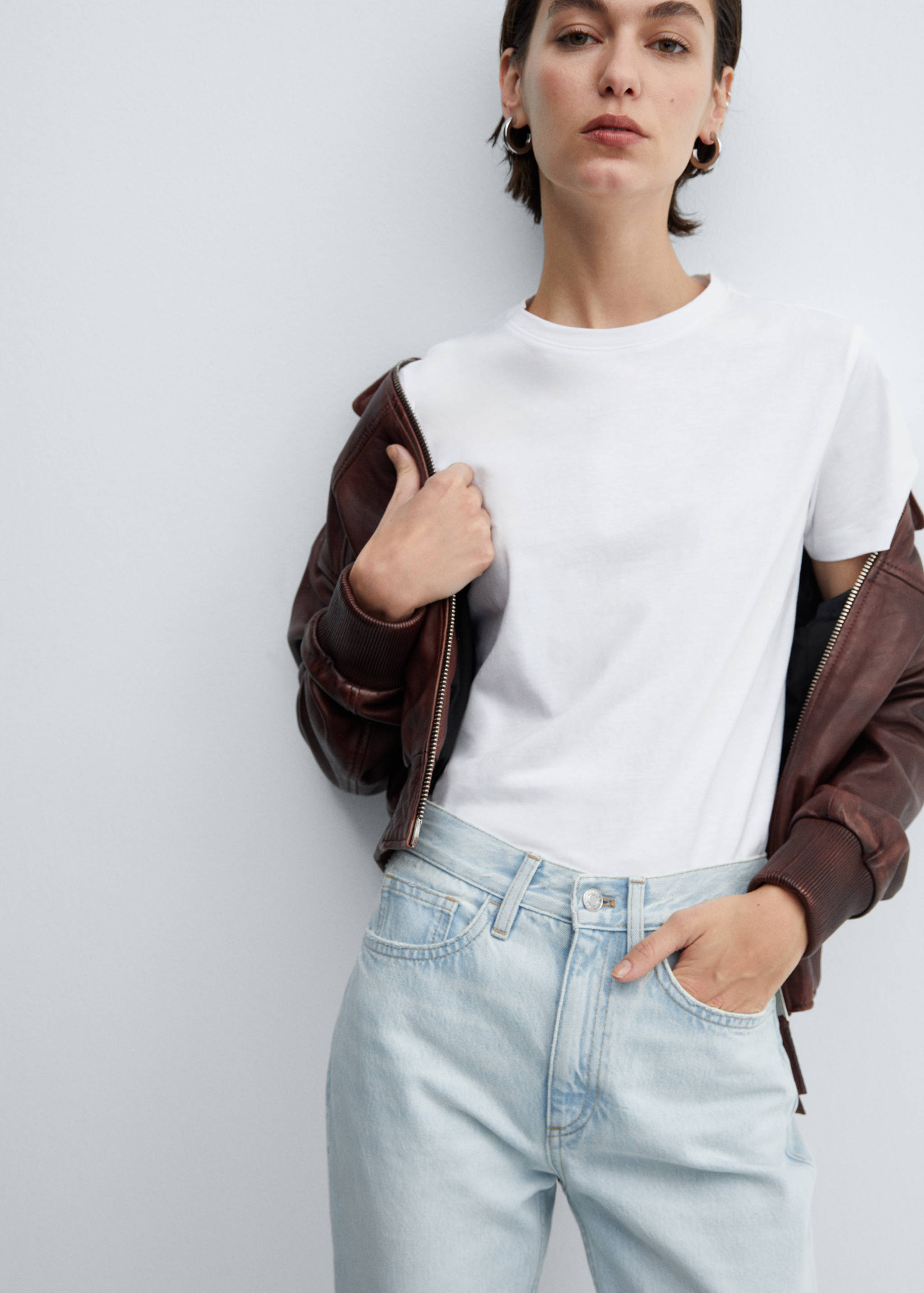 Mid-rise straight jeans - Details of the article 1