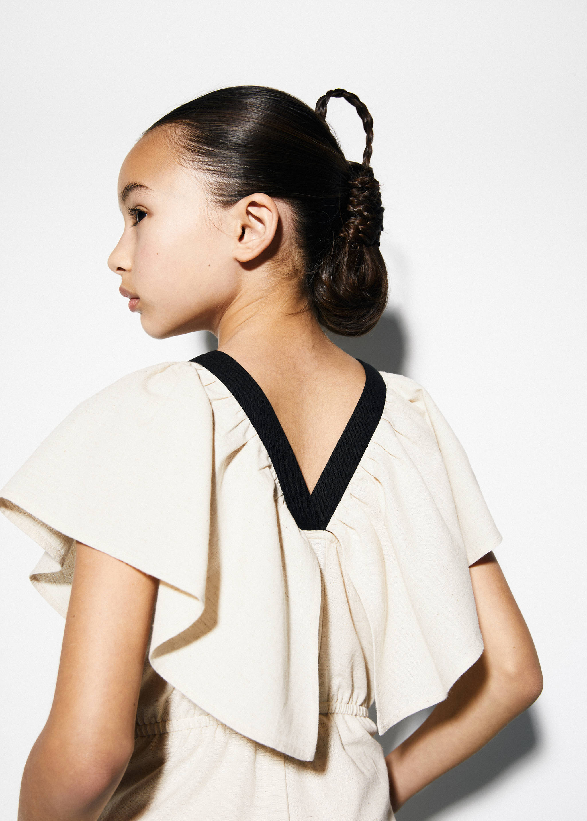 Kombinezon lniany z falbanką - Plan średni