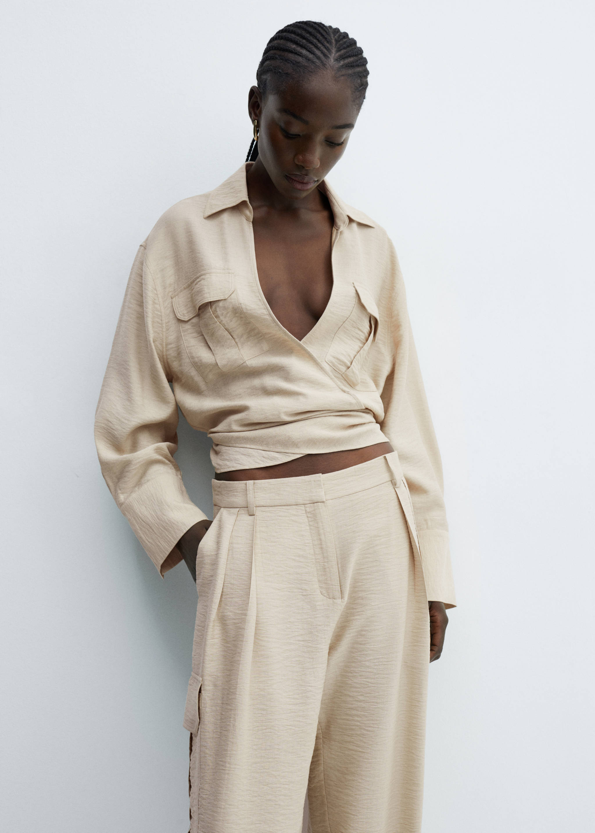 Pantaloni cargo cu pense - Detaliu al articolului 1