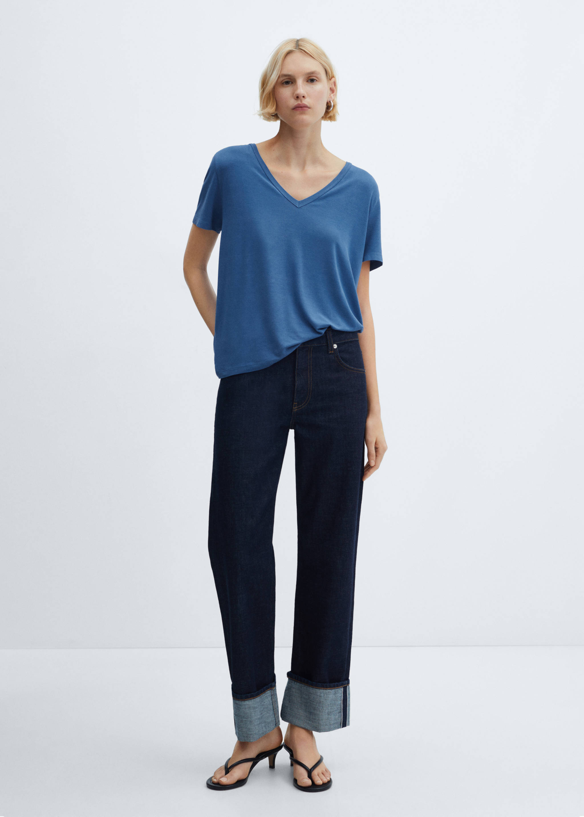 V-neck T-shirt - General plane