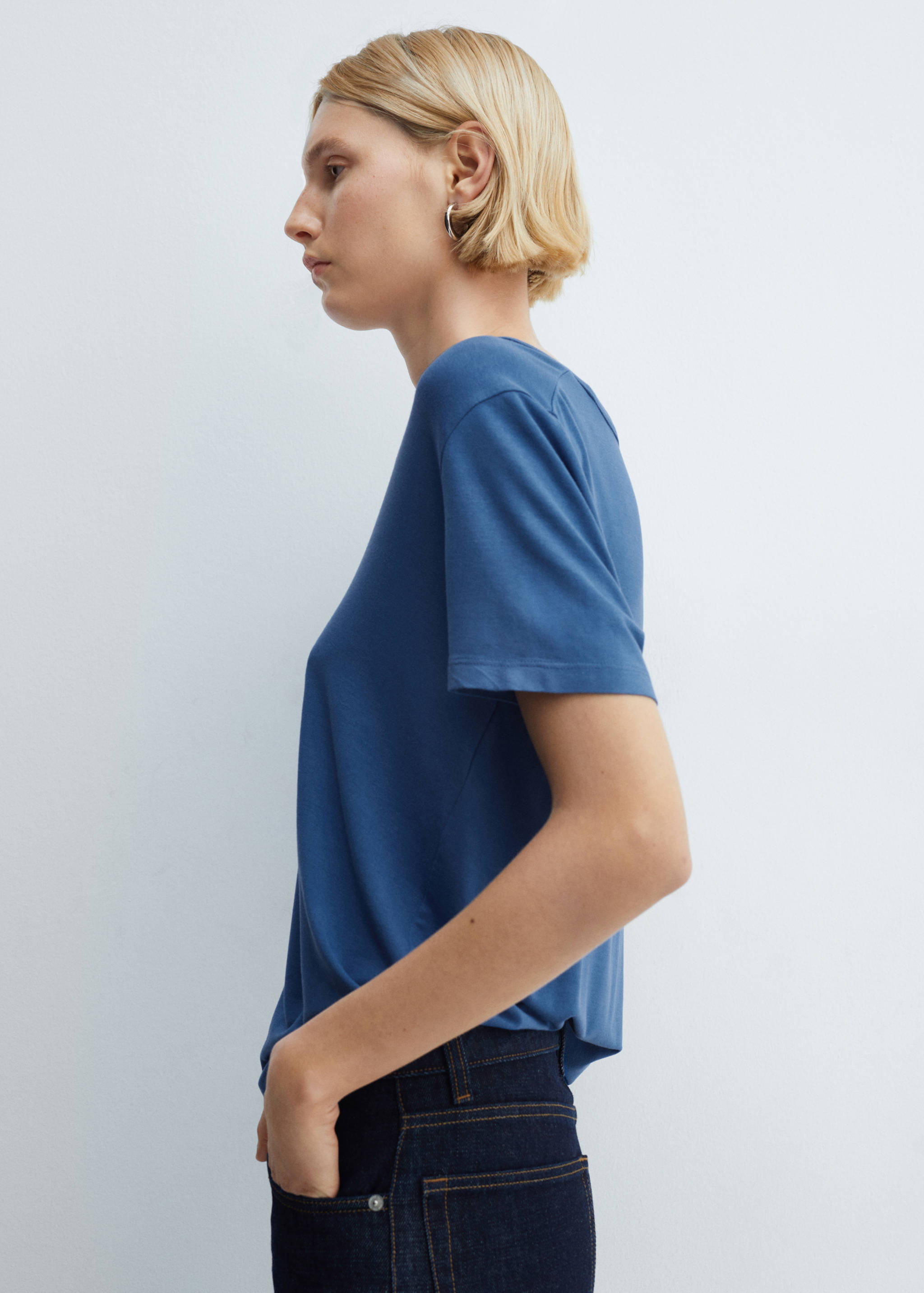 V-neck T-shirt - Medium plane