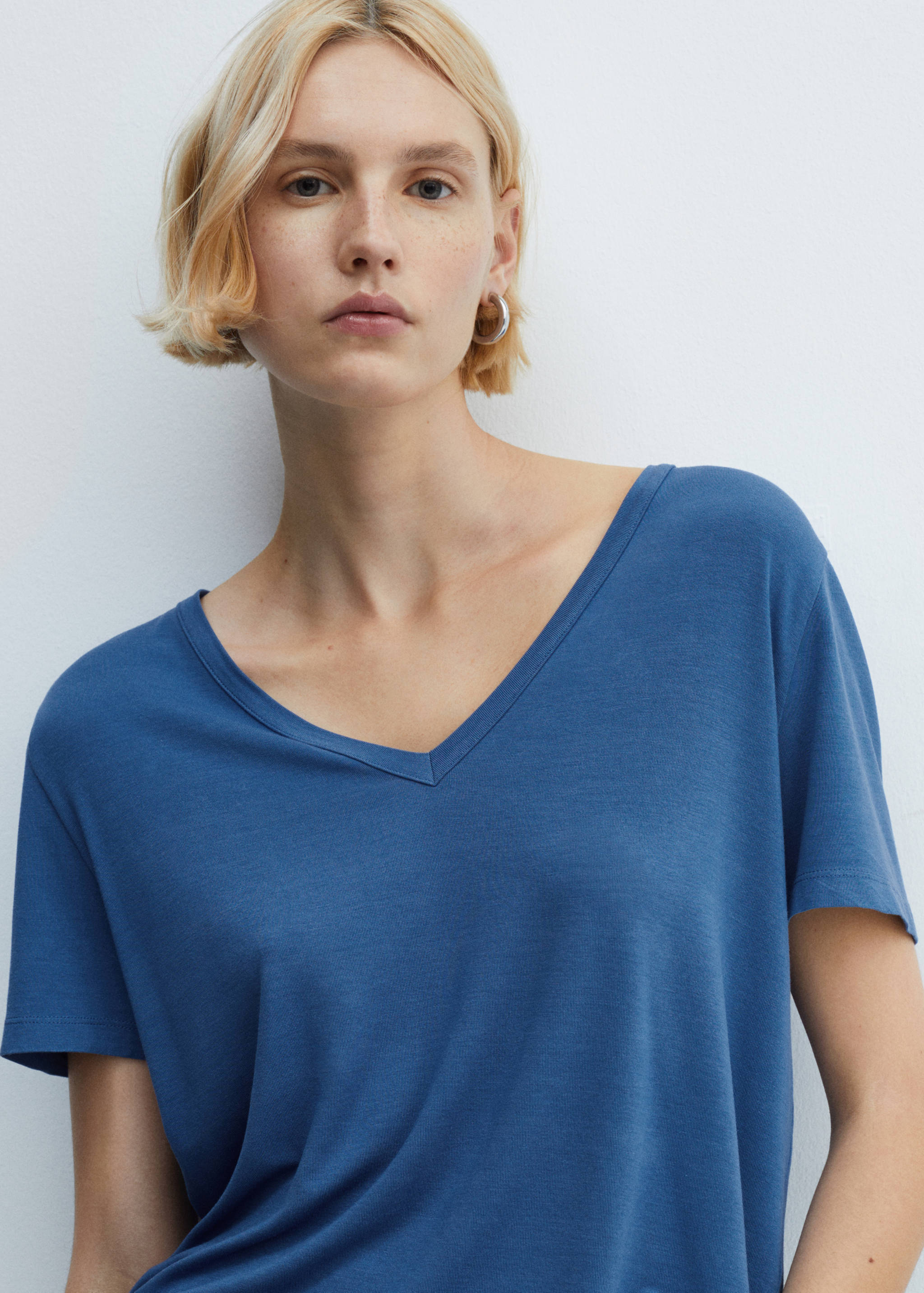 V-neck T-shirt - Details of the article 1