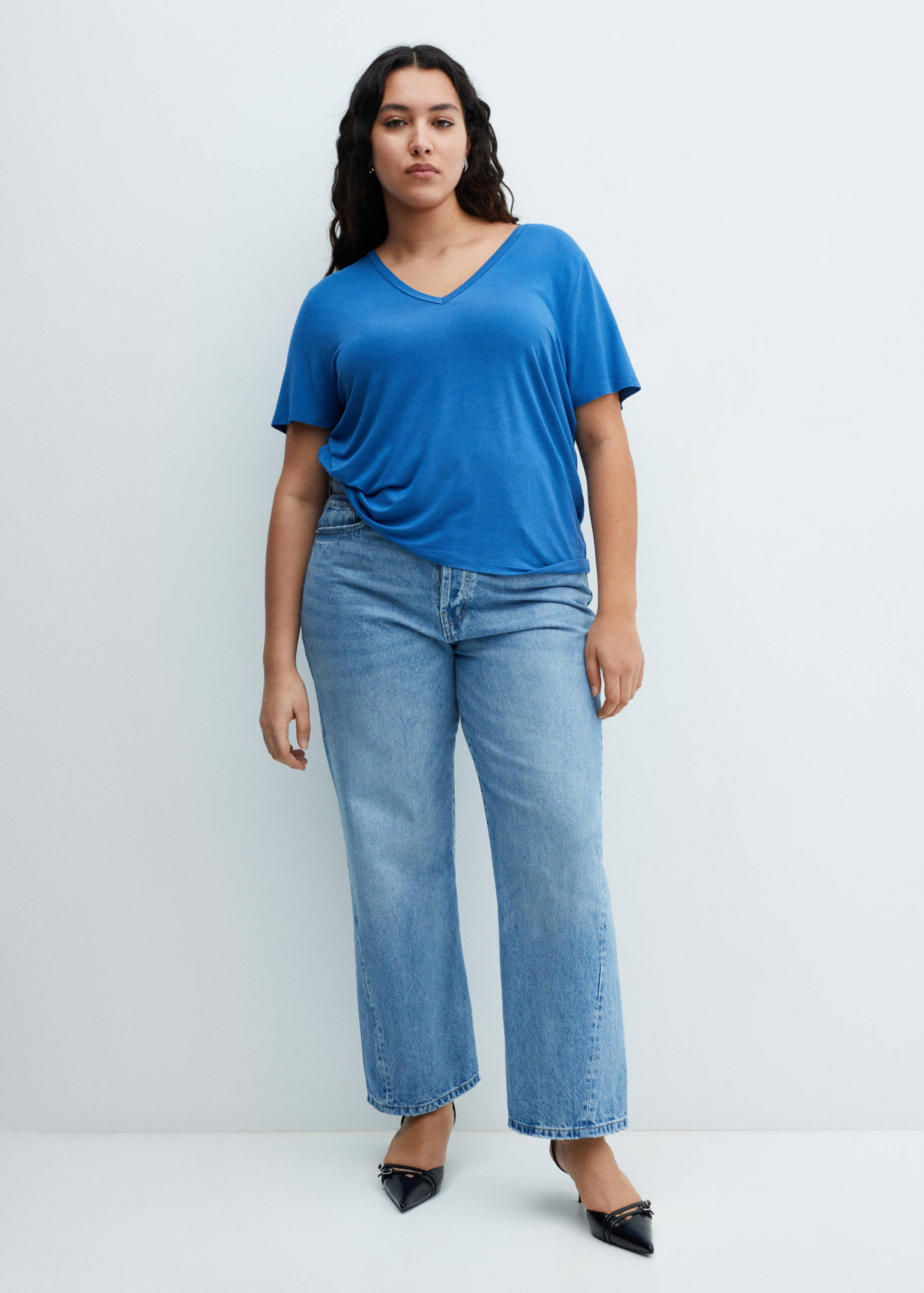 V-neck T-shirt - Details of the article 3