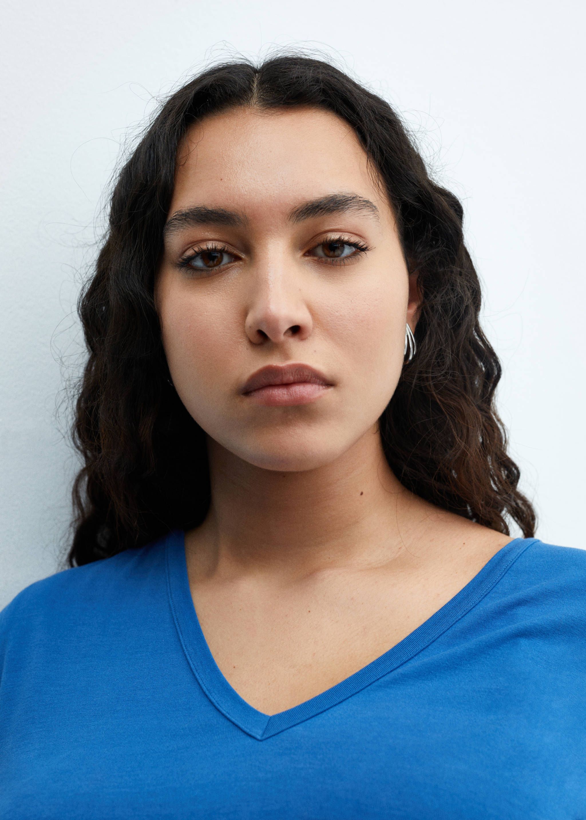 V-neck T-shirt - Details of the article 4