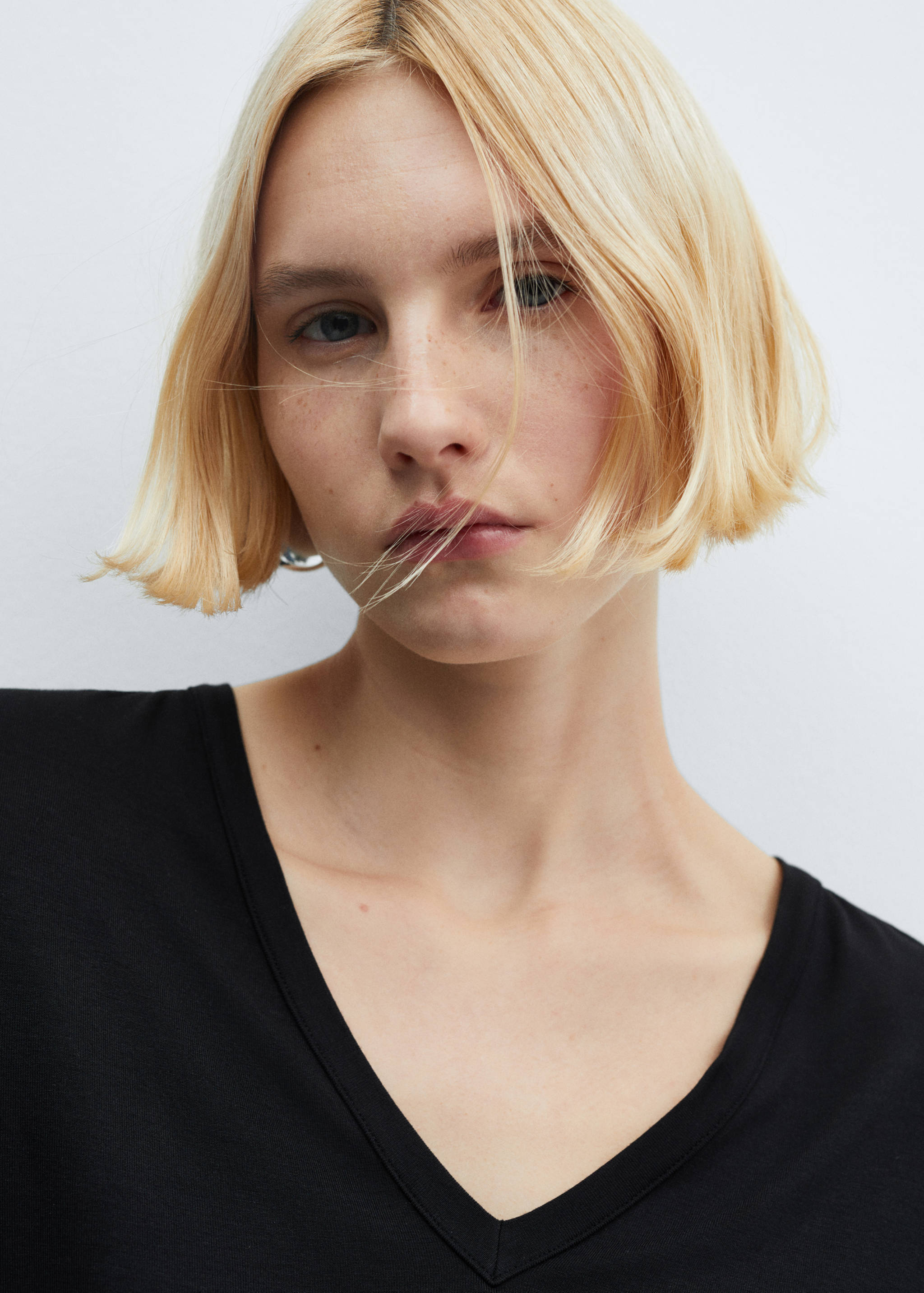 V-neck T-shirt - Details of the article 1