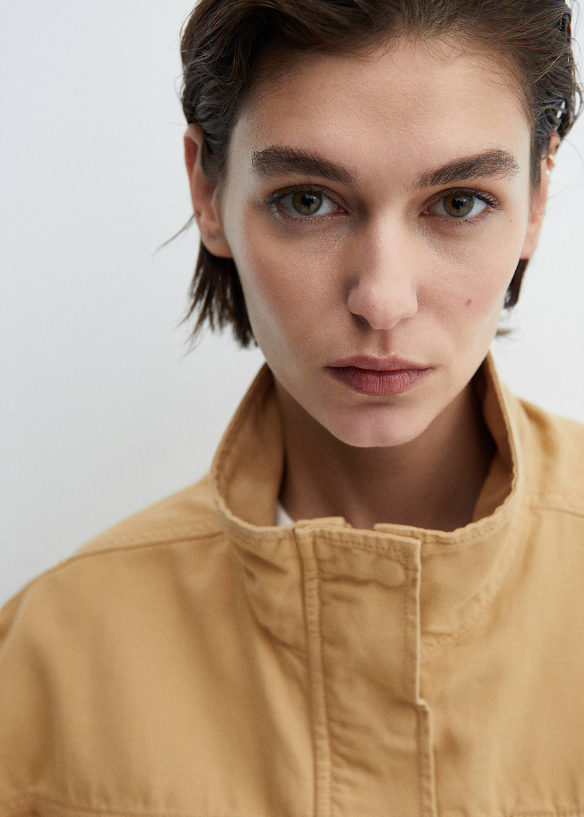 Cropped jacket with pockets - Details of the article 1