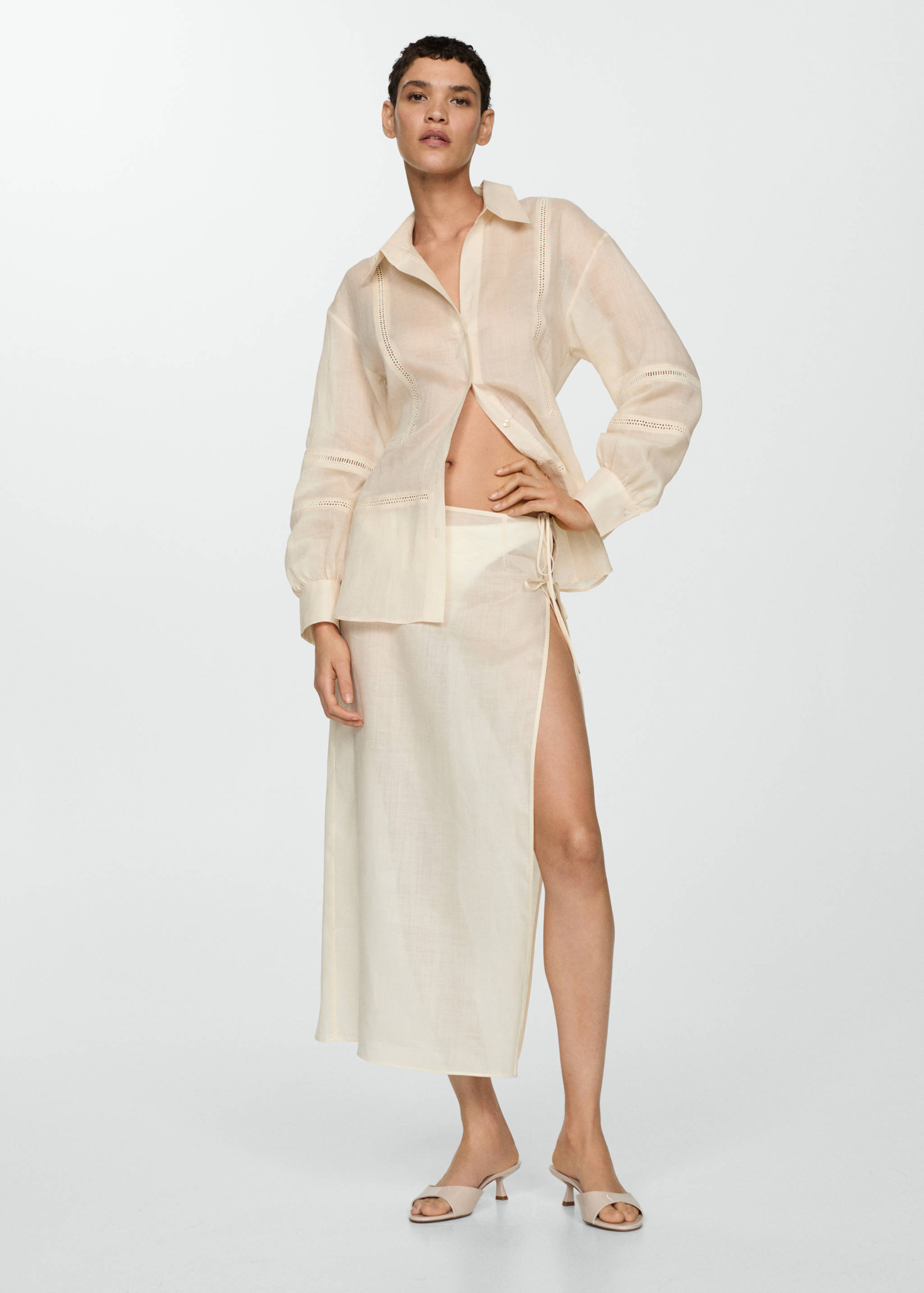 Sandália de salto com efeito de verniz - Plano geral