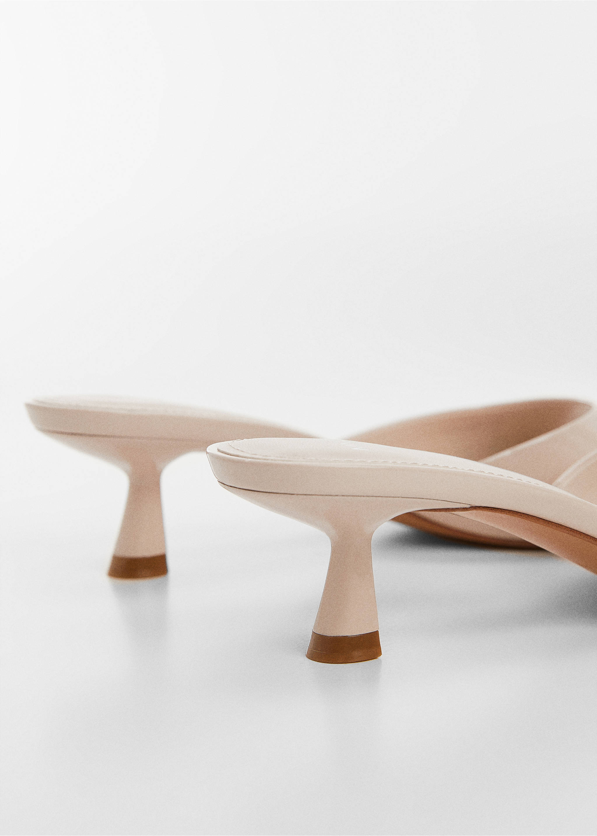 Patent leather effect heeled sandal - Details of the article 1, Nude. Ref: 67075986-00.