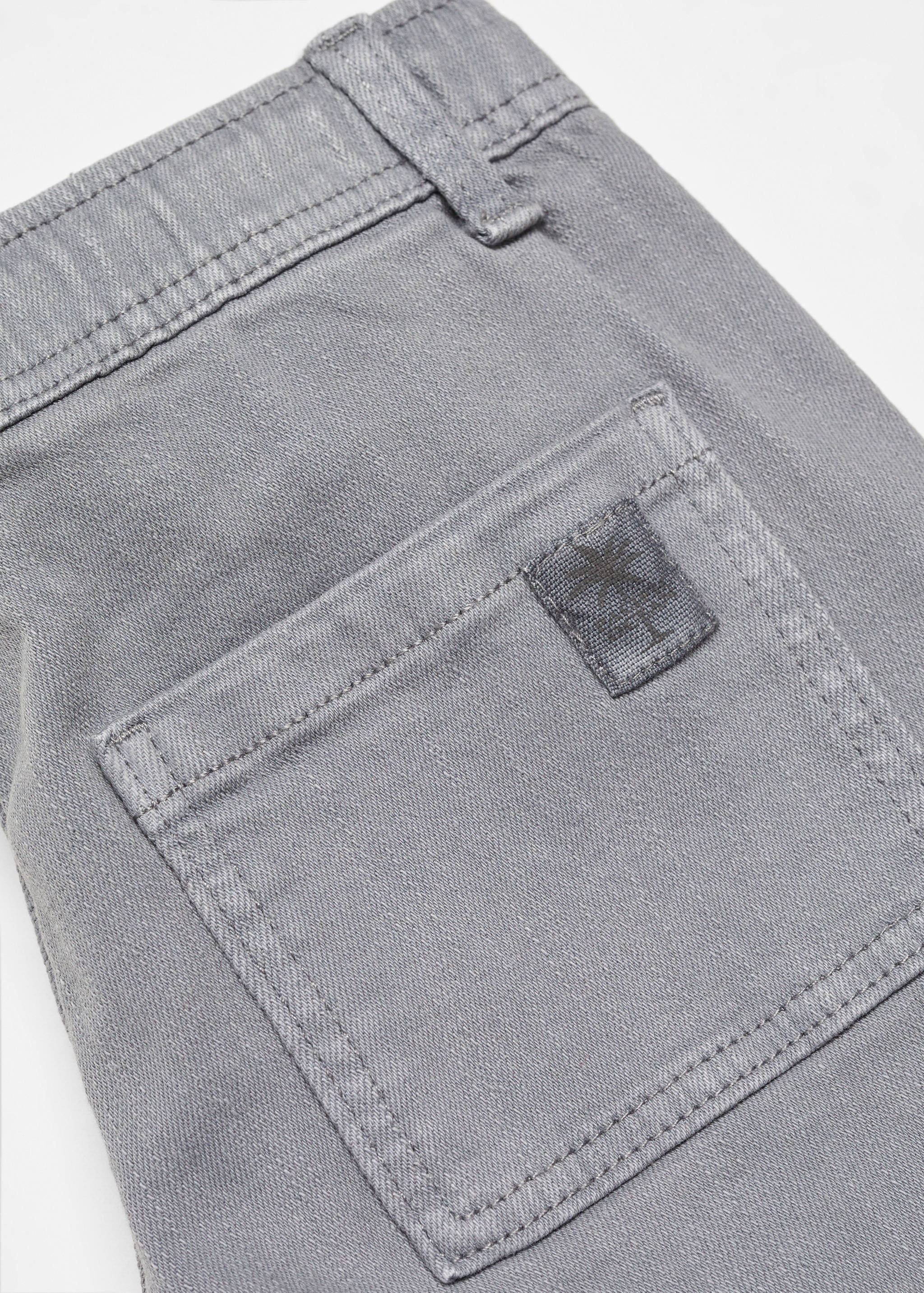 Cargo pockets Bermuda shorts - Details of the article 8