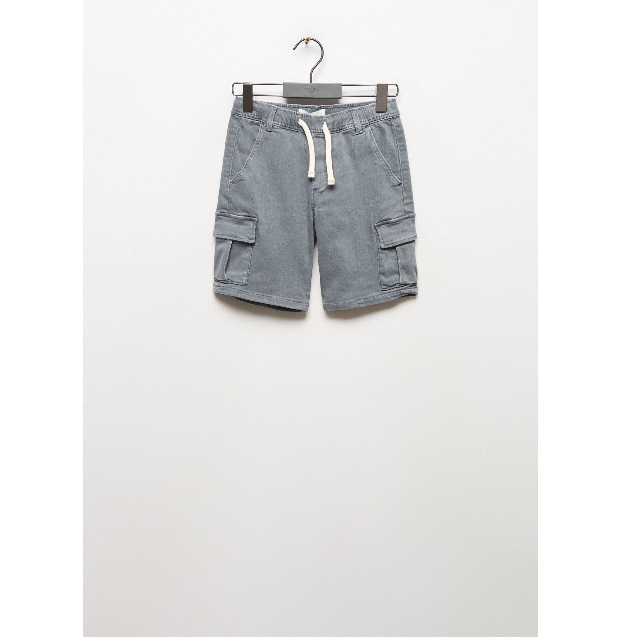 Cargo pockets Bermuda shorts - Article without model