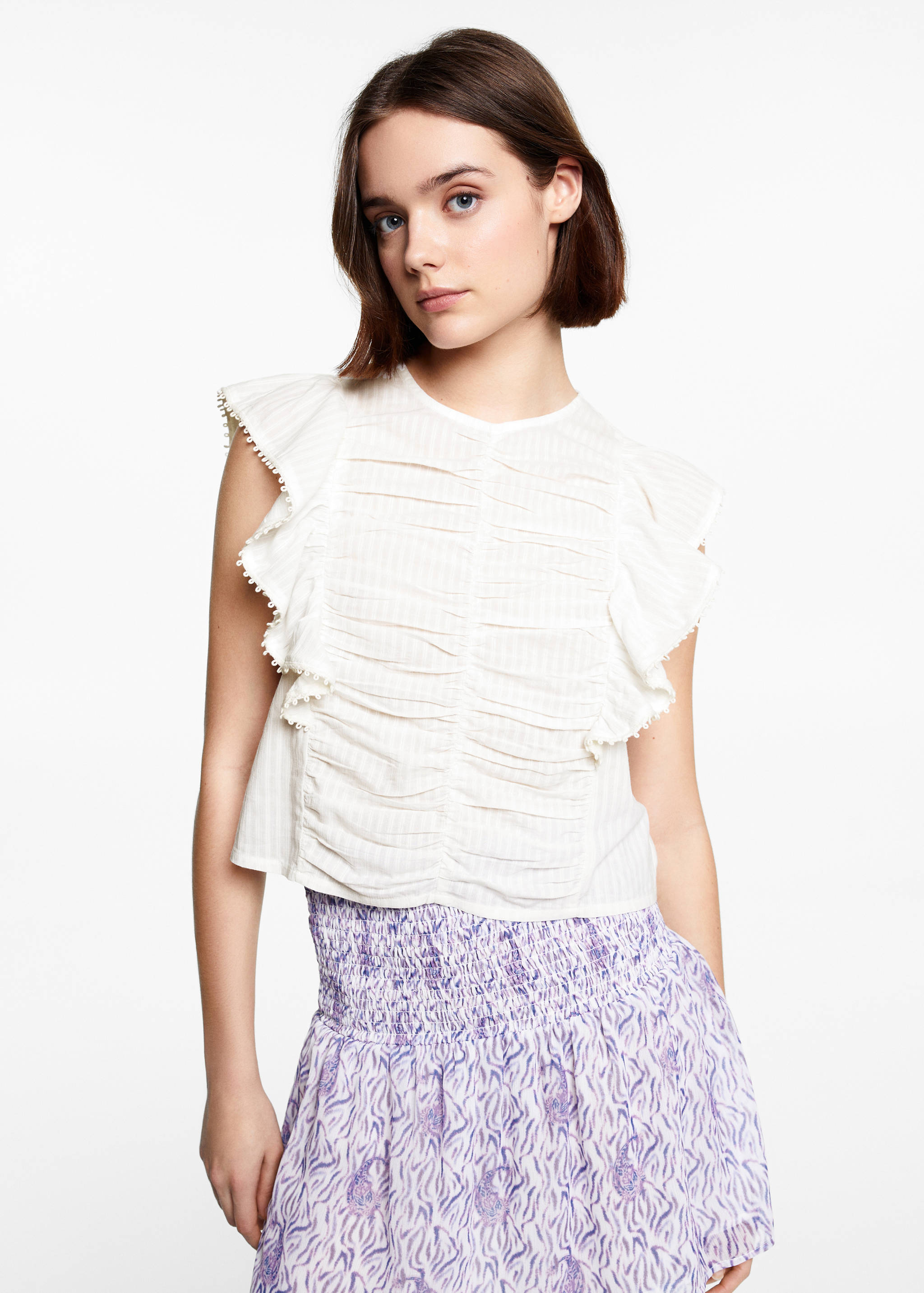 Geraffte Bluse mit Rüschen - Mittlere Ansicht