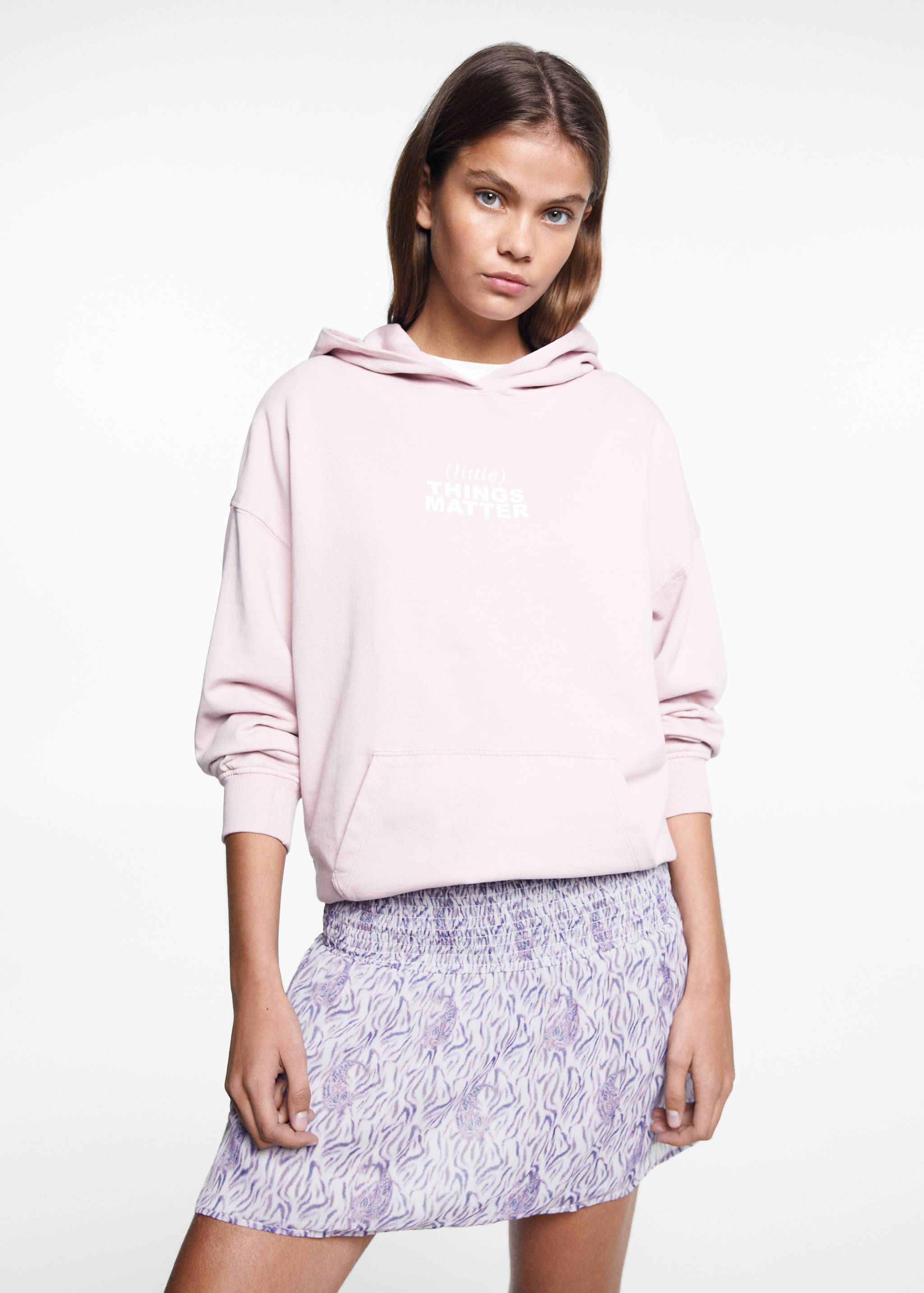 Blommigt tryck skjorta - Bild av mittparti