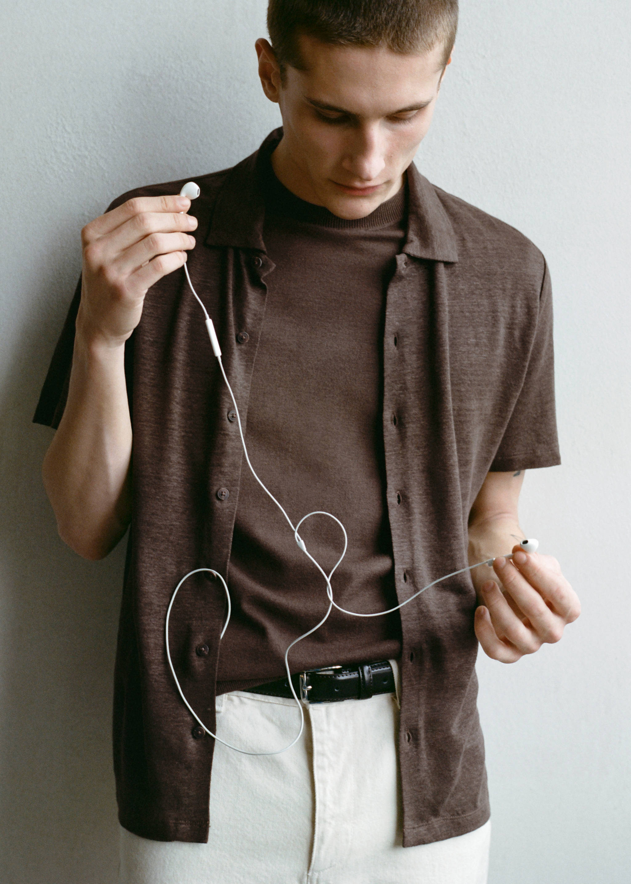 100% linen buttoned polo shirt - Details of the article 5