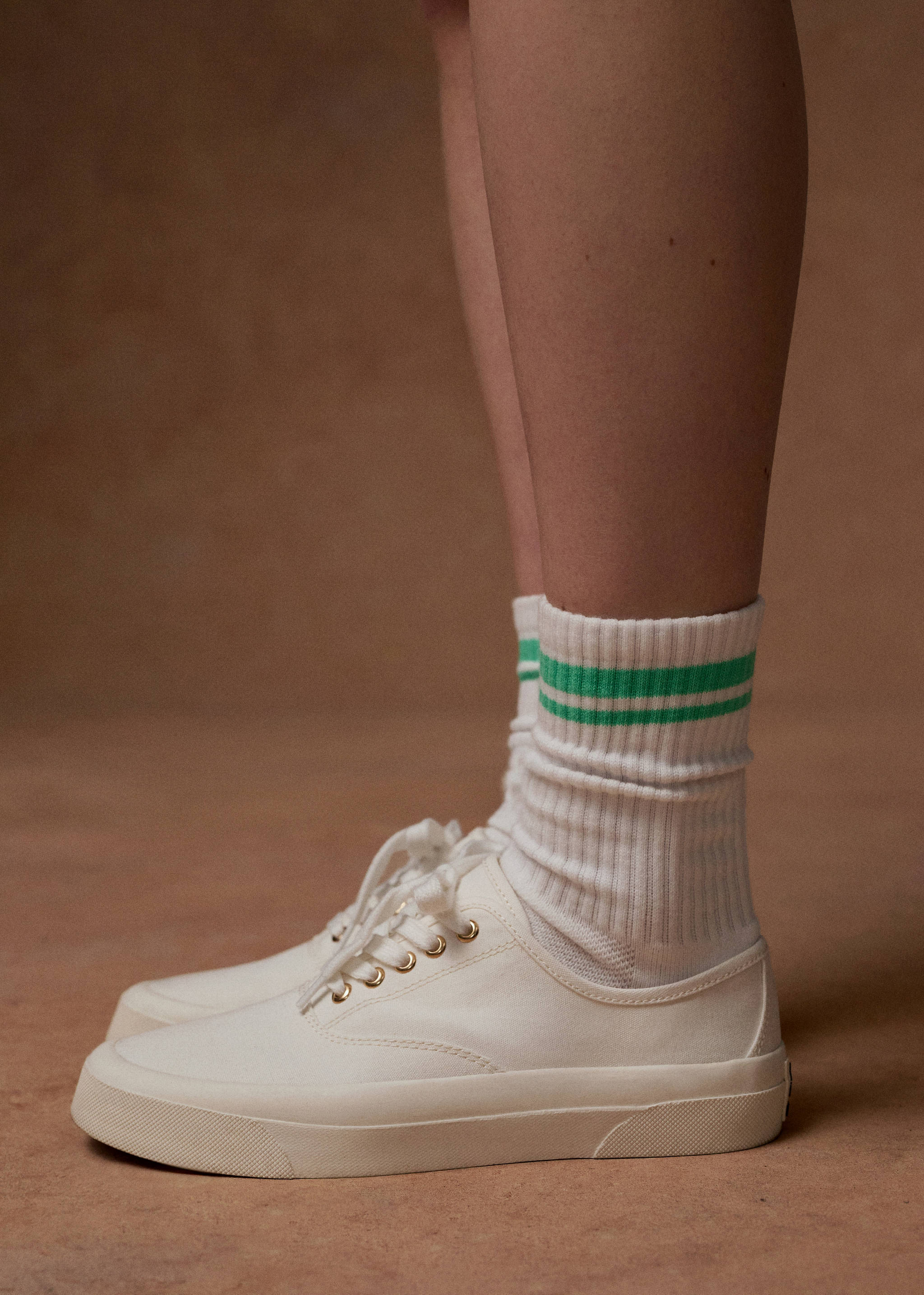 Canvas sneakers met veters - Overzichtstekening