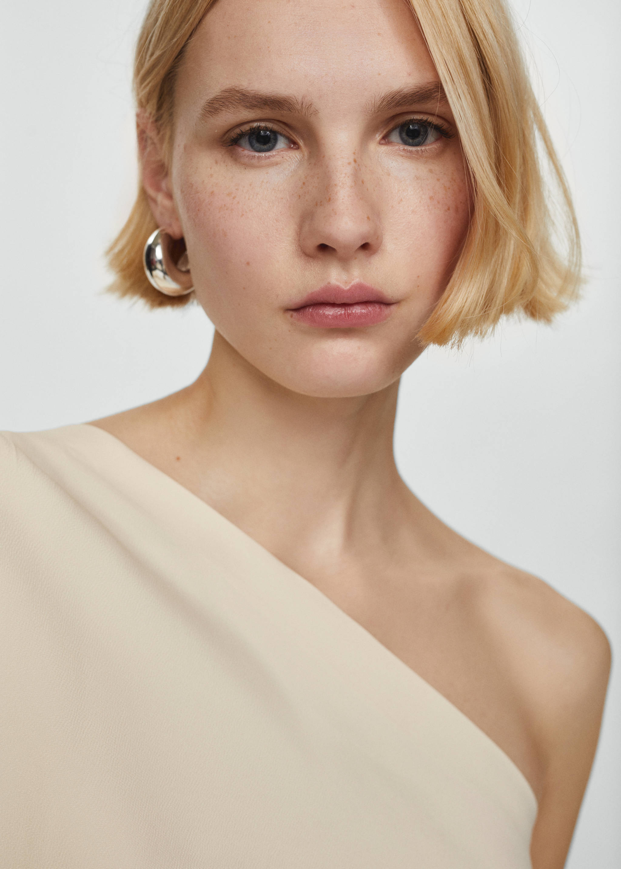 Asymmetrical blouse with draped detail - Details of the article 1