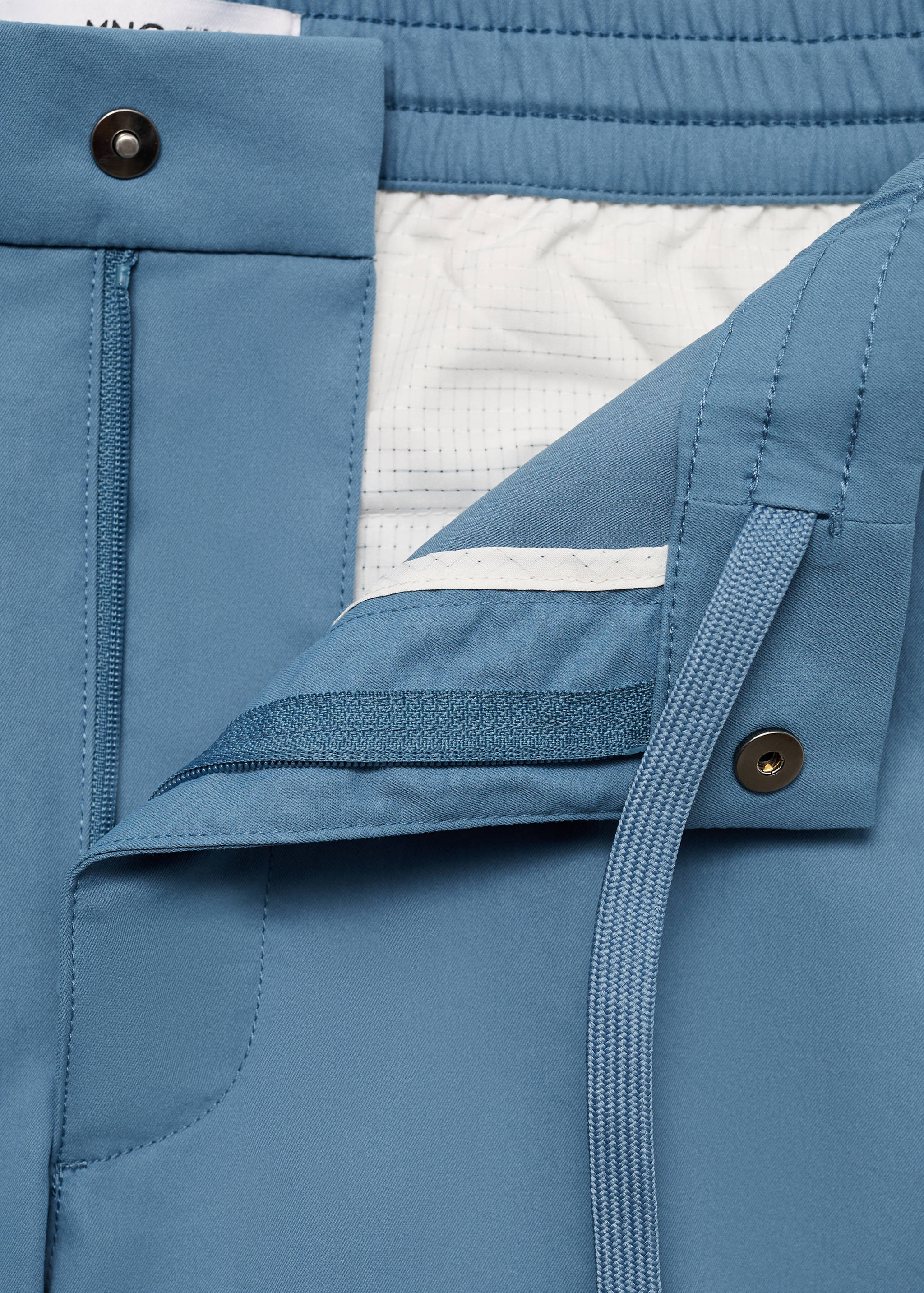 Calções de tecido técnico com cordão - Pormenor do artigo 8