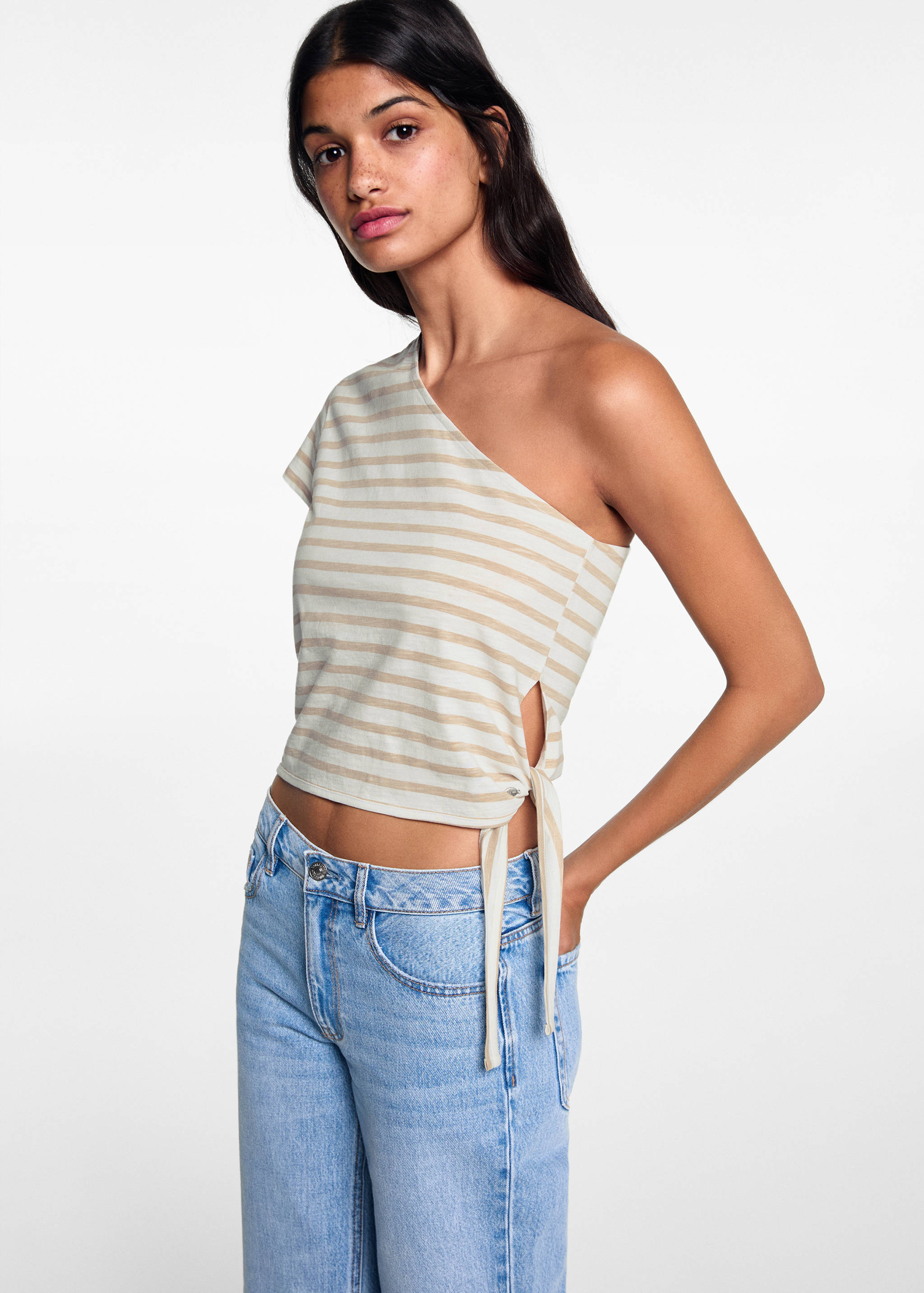 Asymmetrical t-shirt with bow - Medium plane