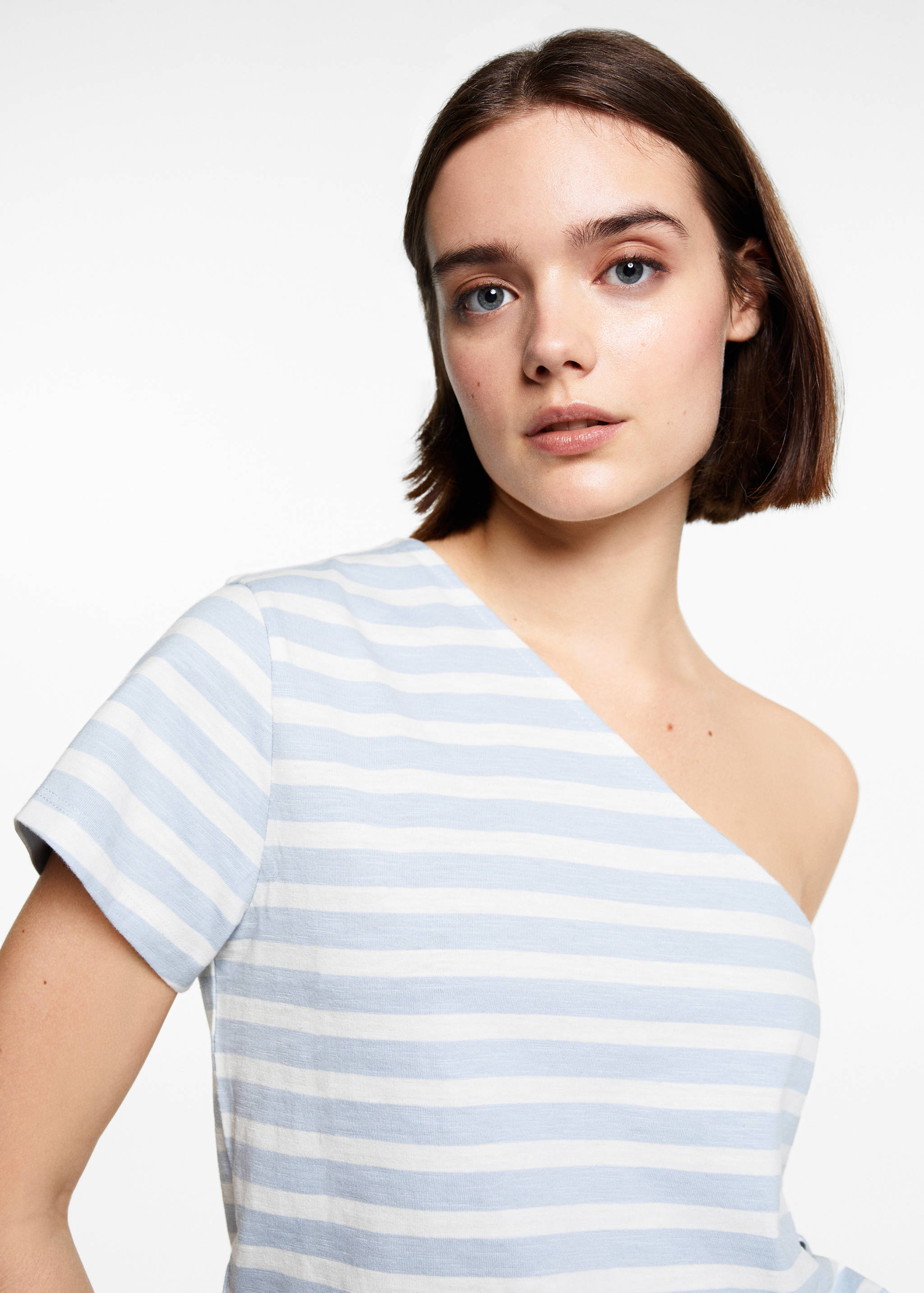 Asymmetrical t-shirt with bow - Details of the article 1