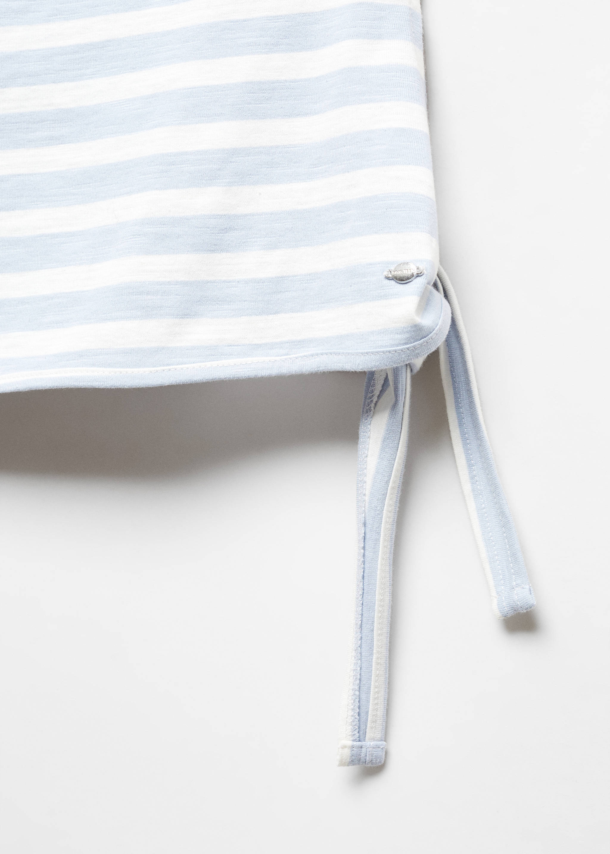 Asymmetrical t-shirt with bow - Details of the article 8