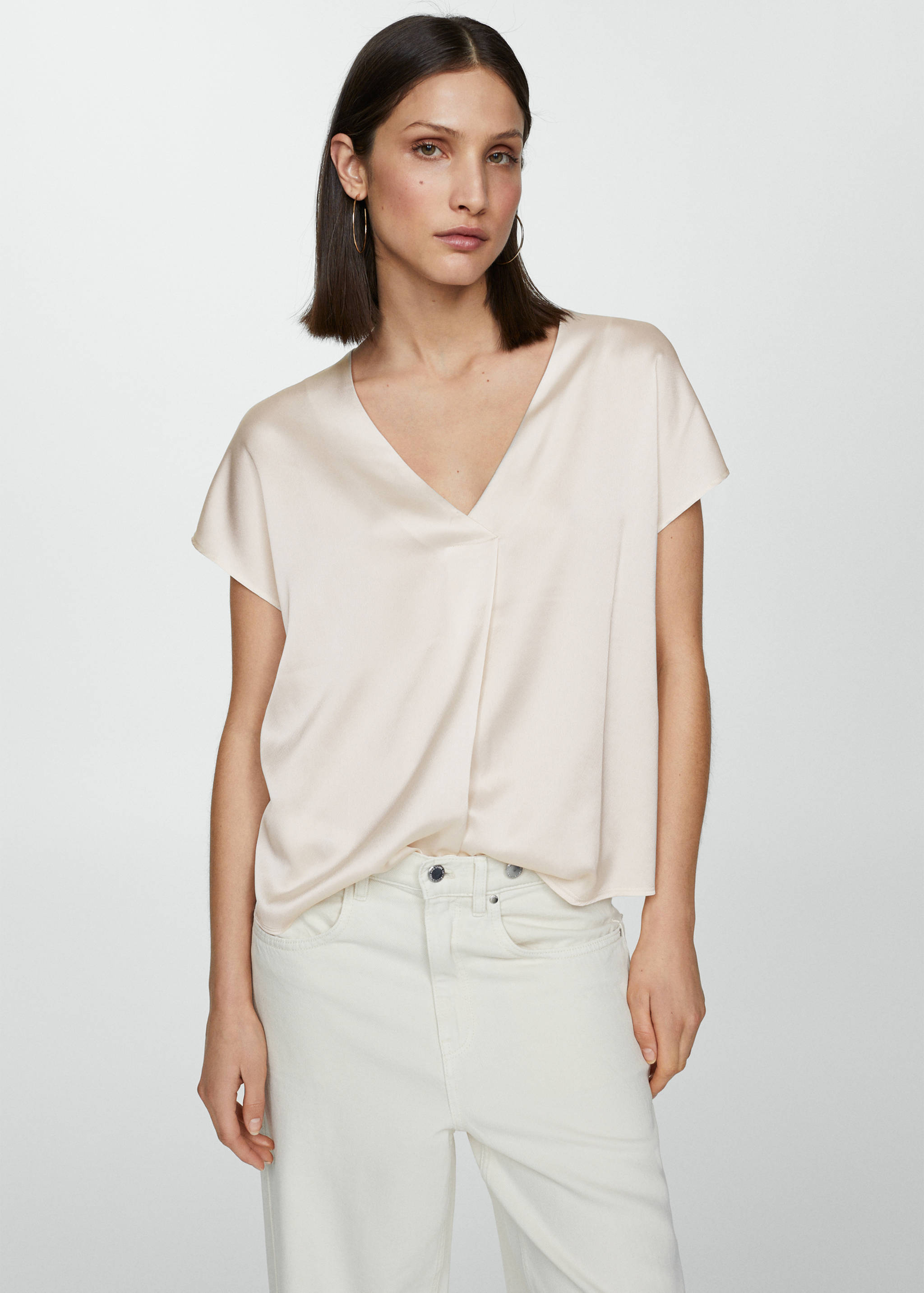 T-shirt satiné col en V - Plan moyen