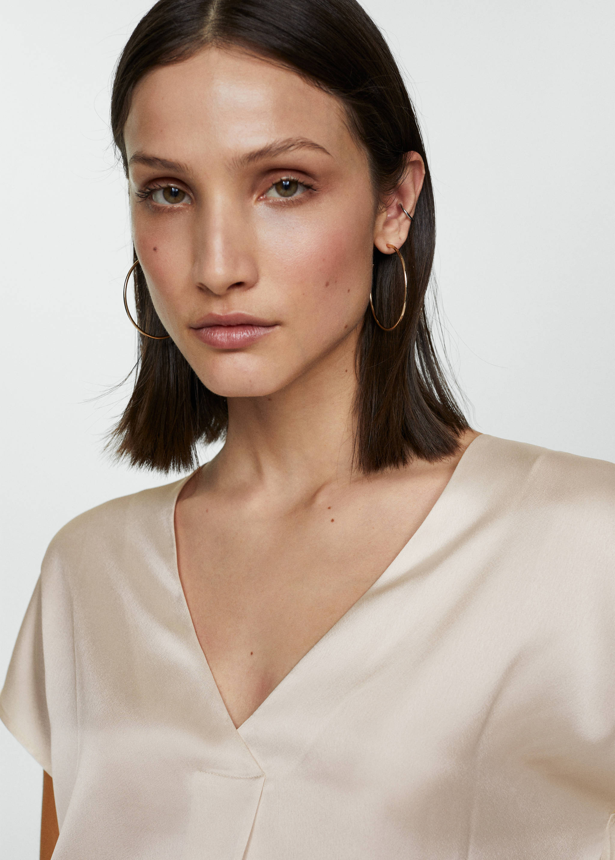 T-shirt satiné col en V - Détail de l'article 1