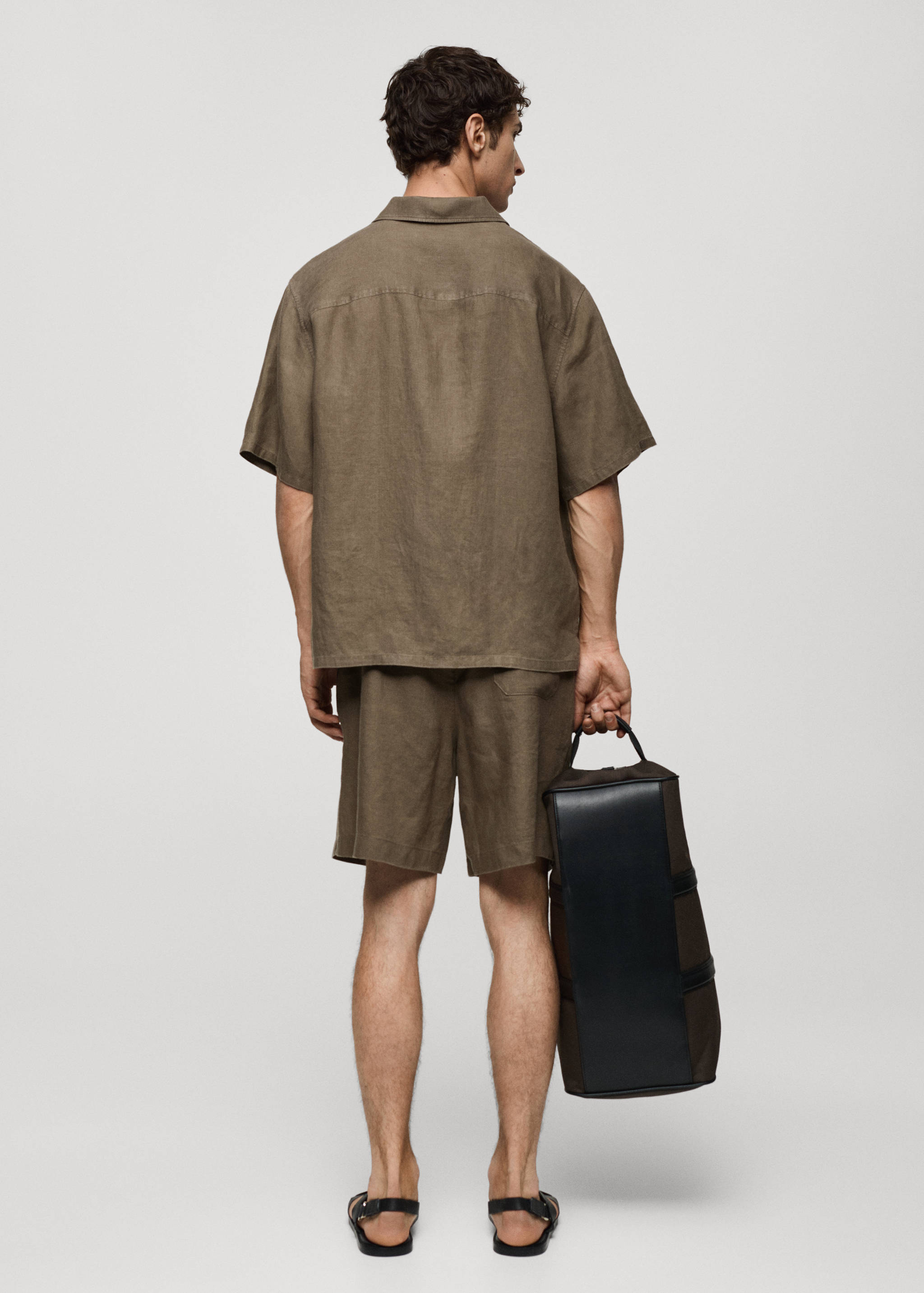 Regular-Fit-Hemd aus 100 % Leinen mit Tasche - Rückseite des Artikels