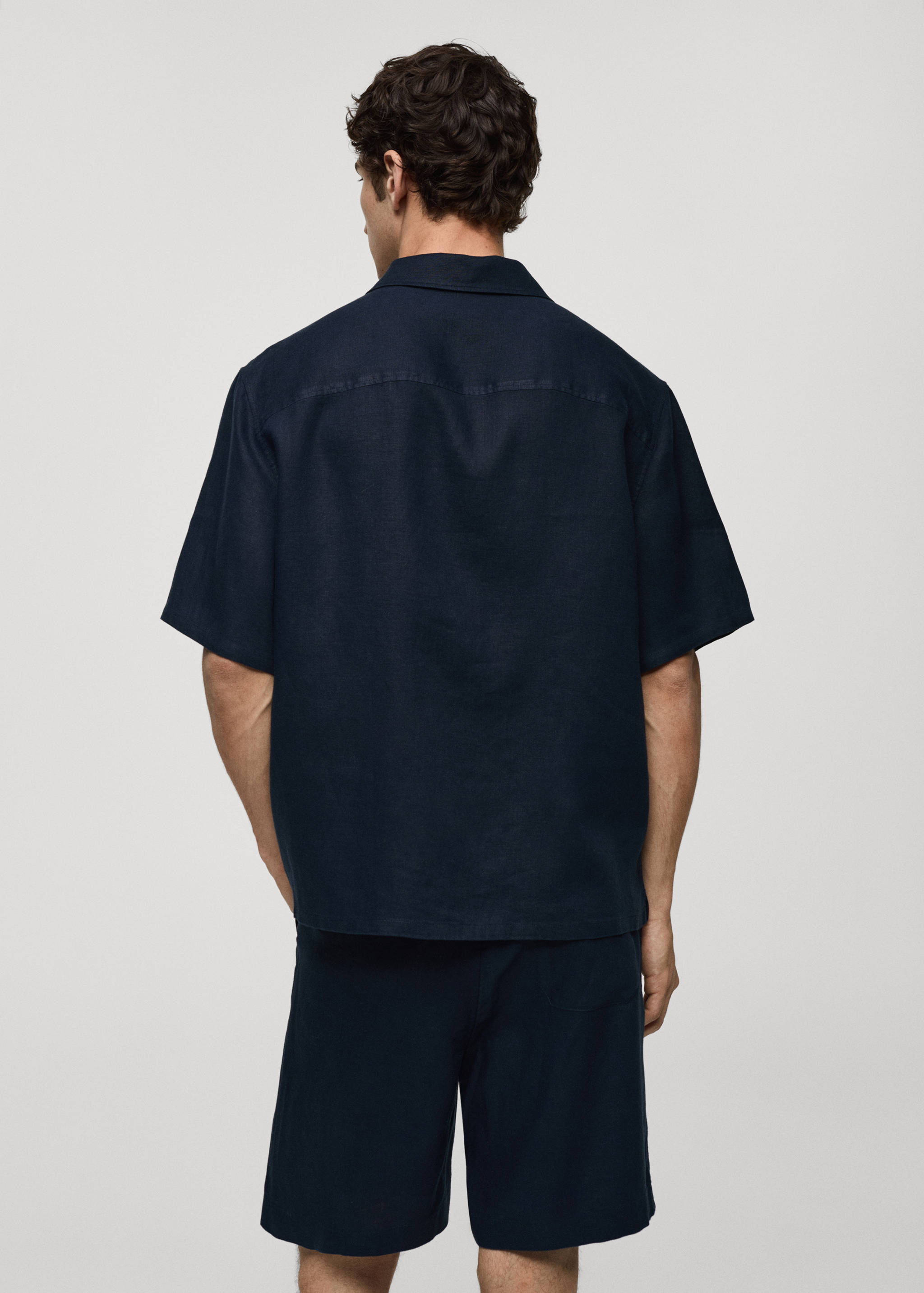 Regular-Fit-Hemd aus 100 % Leinen mit Tasche - Rückseite des Artikels