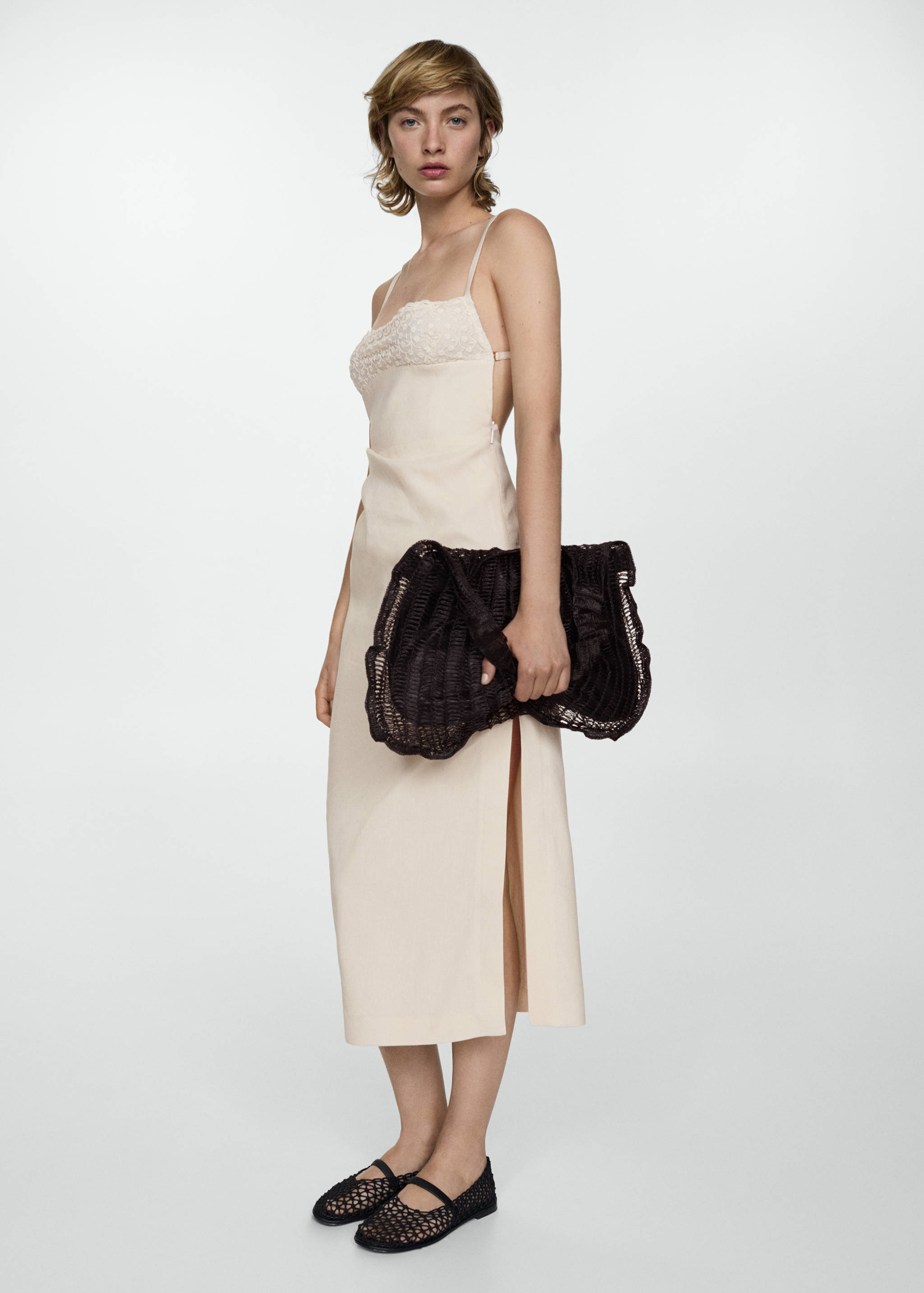 Vestido lino detalle bordado - Plano general