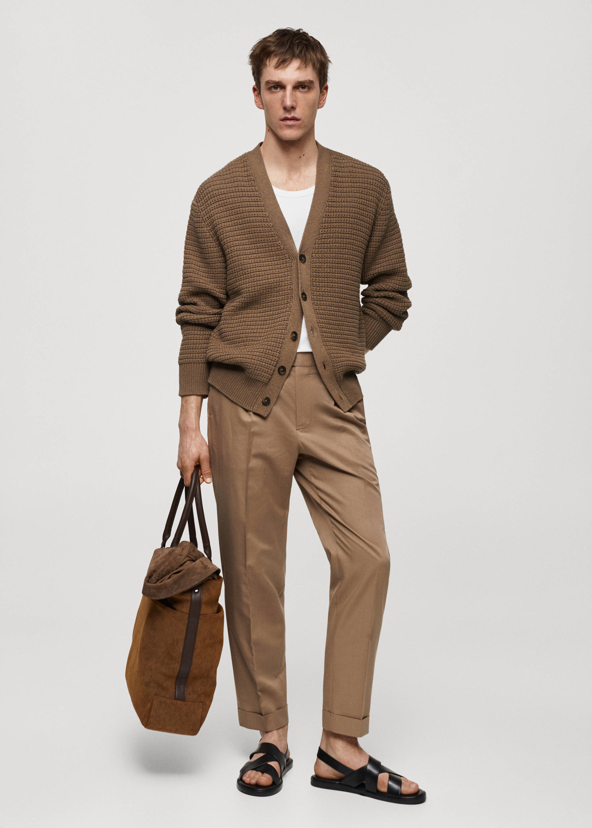 Strickjacke mit Zopfmuster und Knöpfen - Allgemeine Ansicht