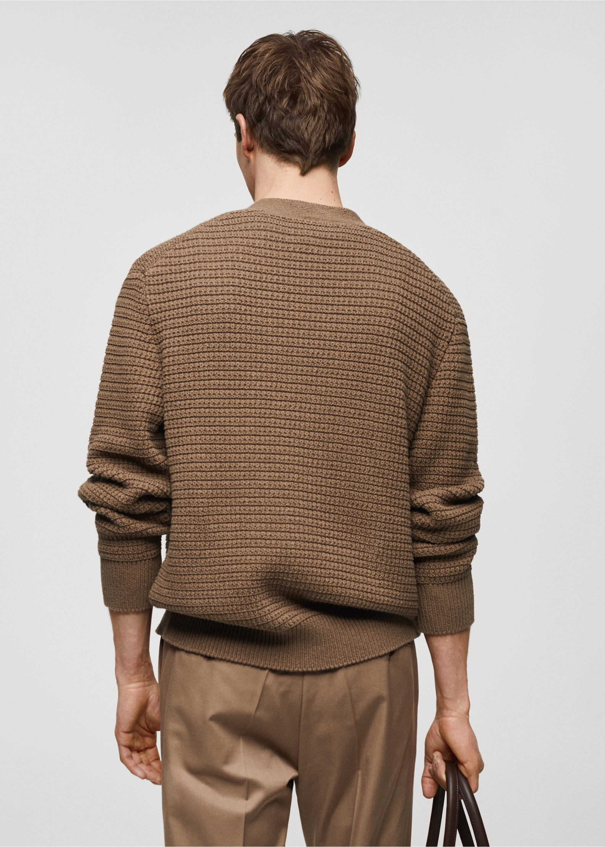 Strickjacke mit Zopfmuster und Knöpfen - Rückseite des Artikels, Mittelgrün. Ref: 67077912-00.