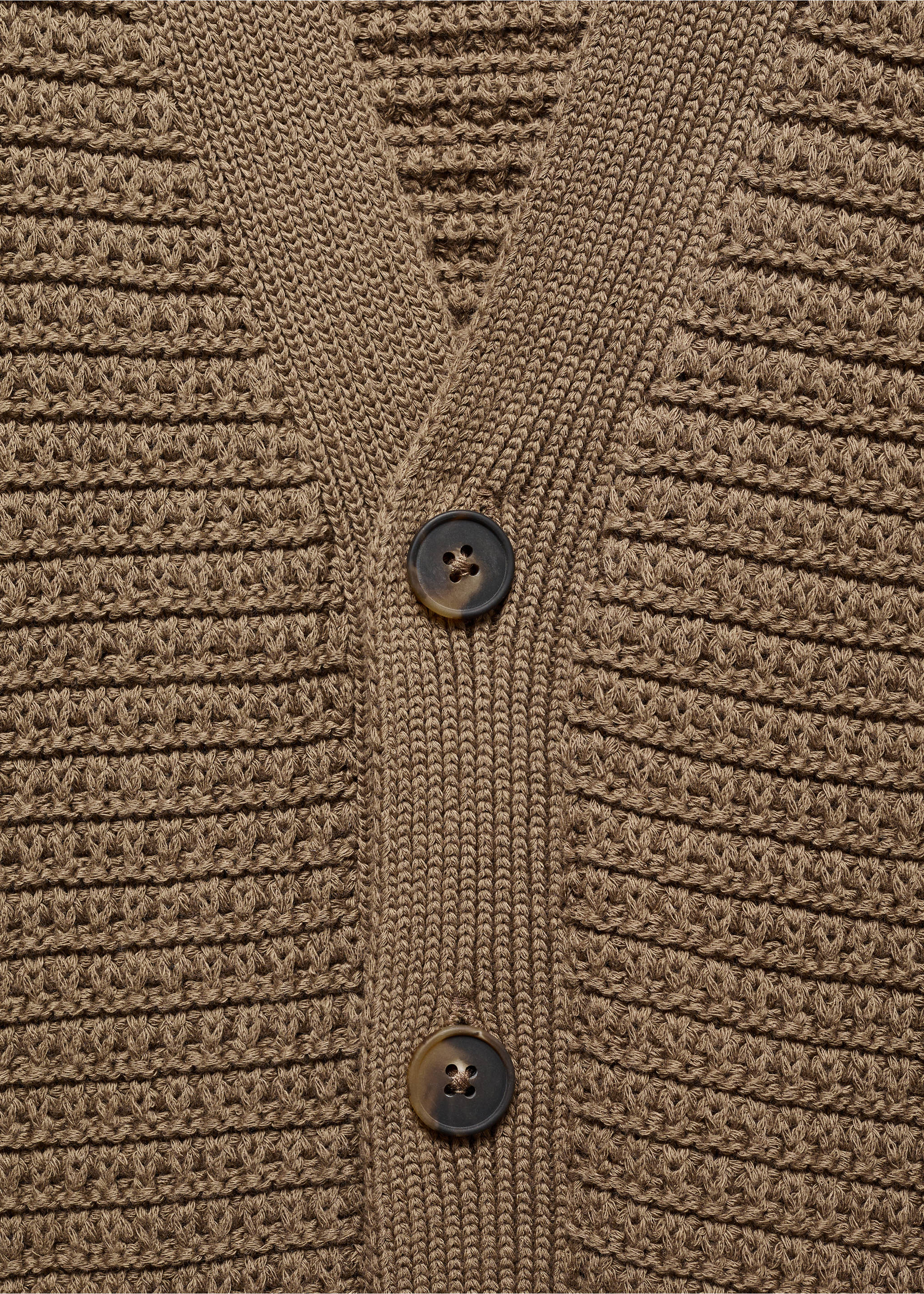 Strickjacke mit Zopfmuster und Knöpfen - Detail des Artikels 8, Mittelgrün. Ref: 67077912-00.