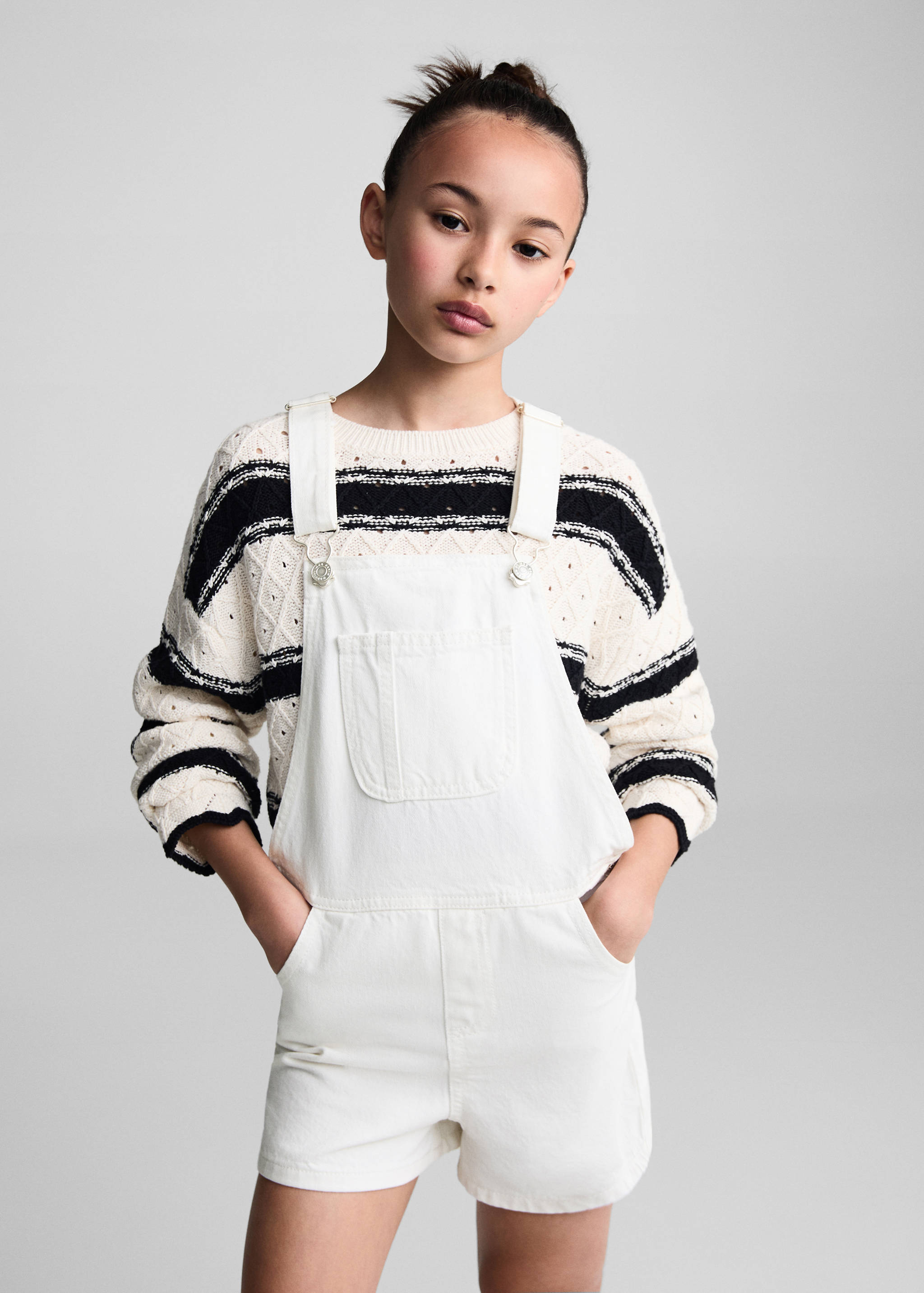 Salopette courte en jean - Plan moyen