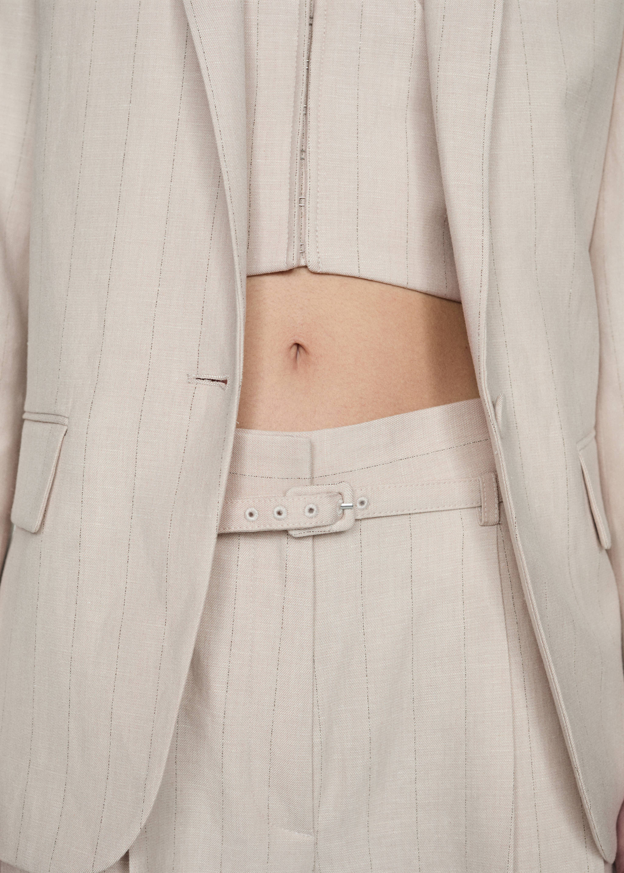 Calças de fato de pinças com cinto - Pormenor do artigo 6