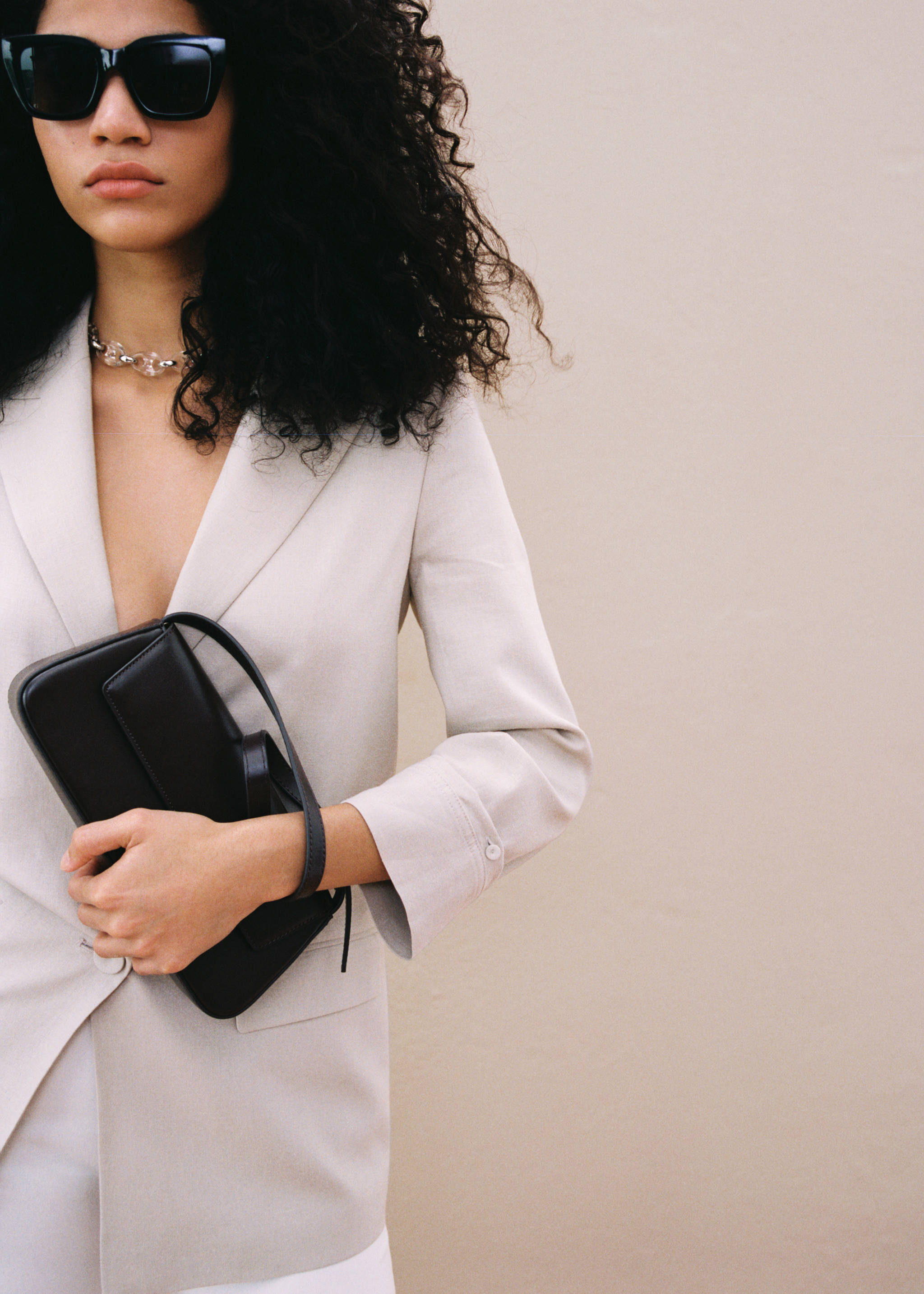 Leinenblazer mit geknöpften Manschetten - Detail des Artikels 6, Hellgrau/Pastellgrau. Ref: 67078654-00.