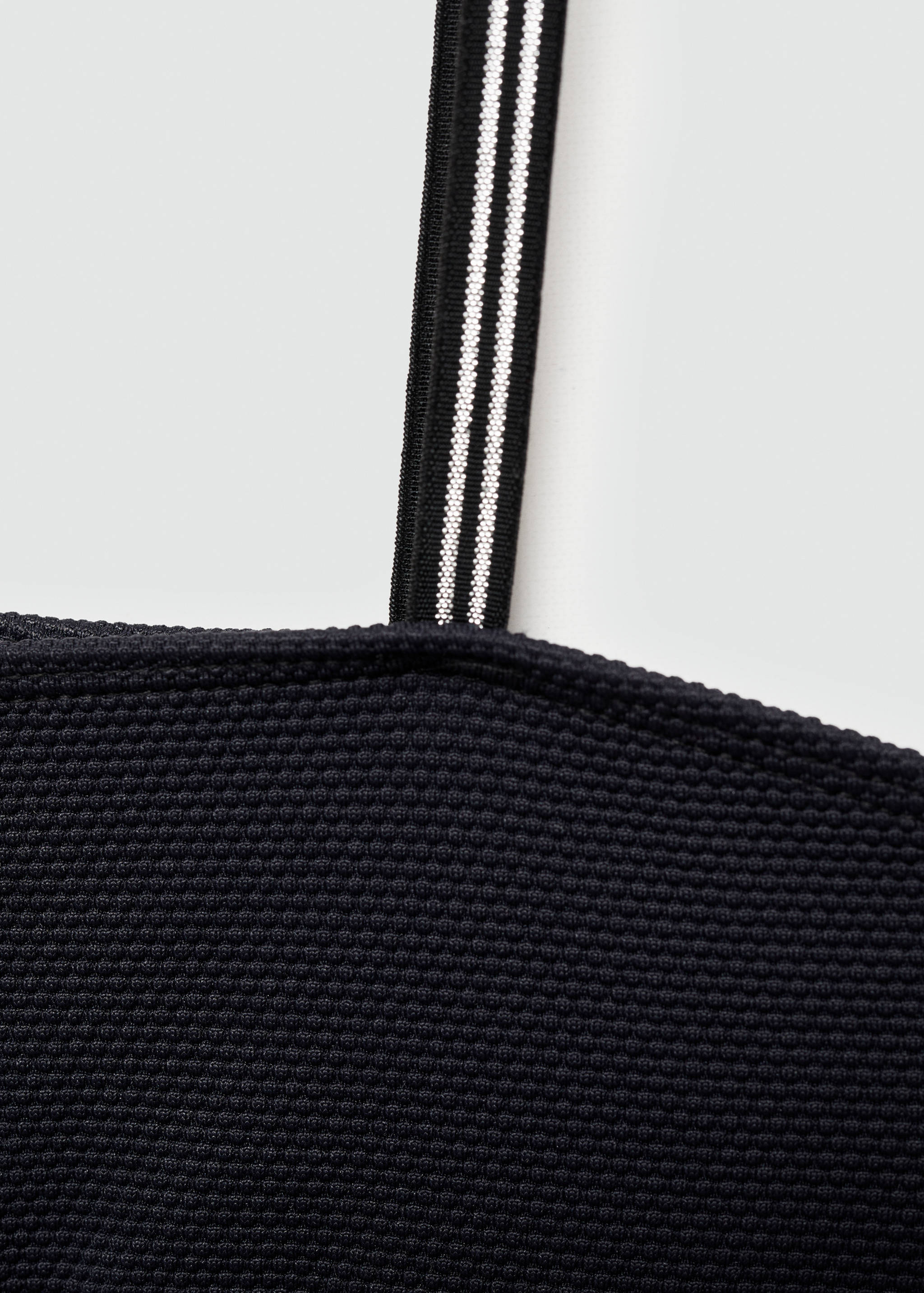 Asymmetrischer Bikini mit Textur - Detail des Artikels 8