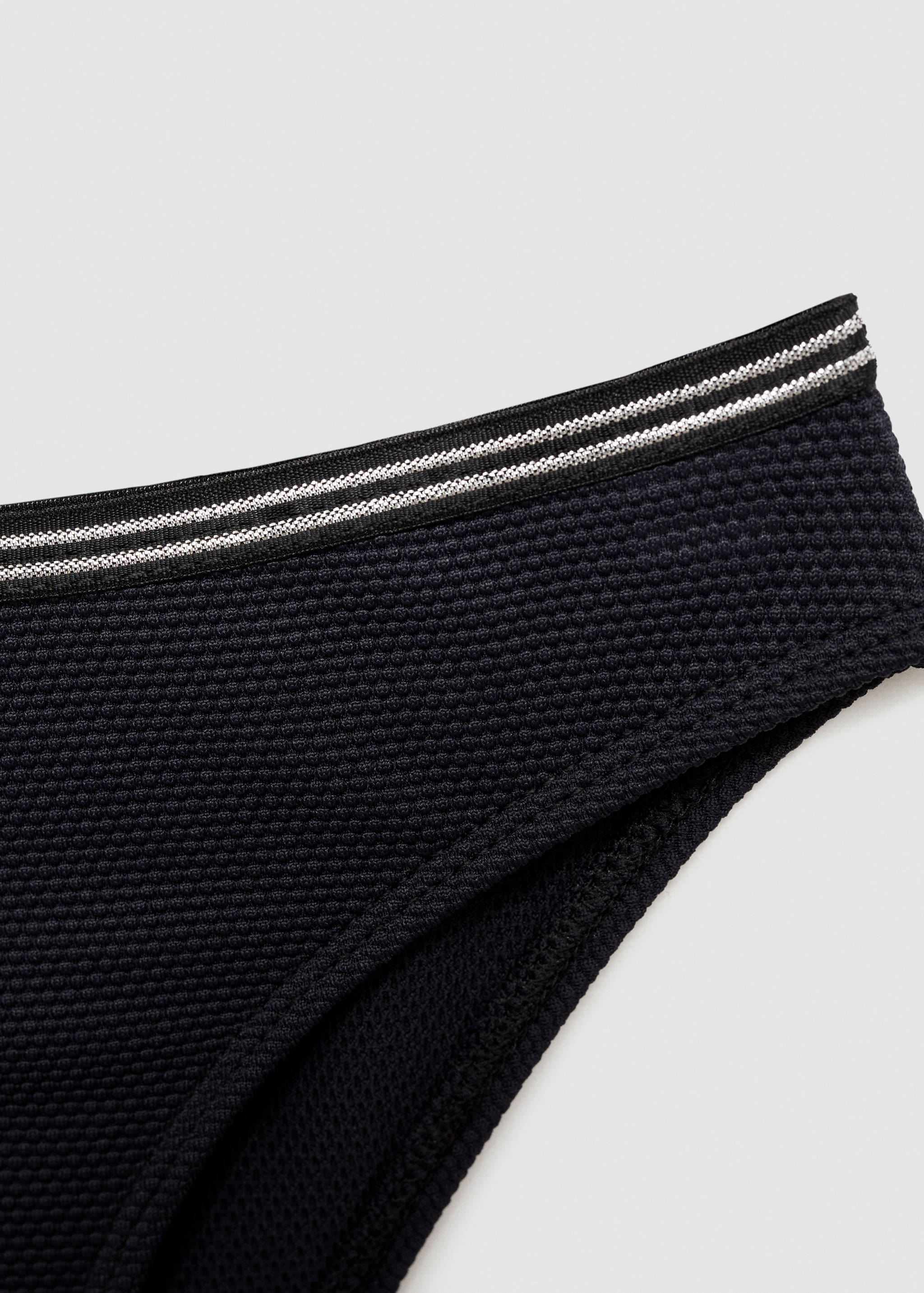 Asymmetrischer Bikini mit Textur - Detail des Artikels 0