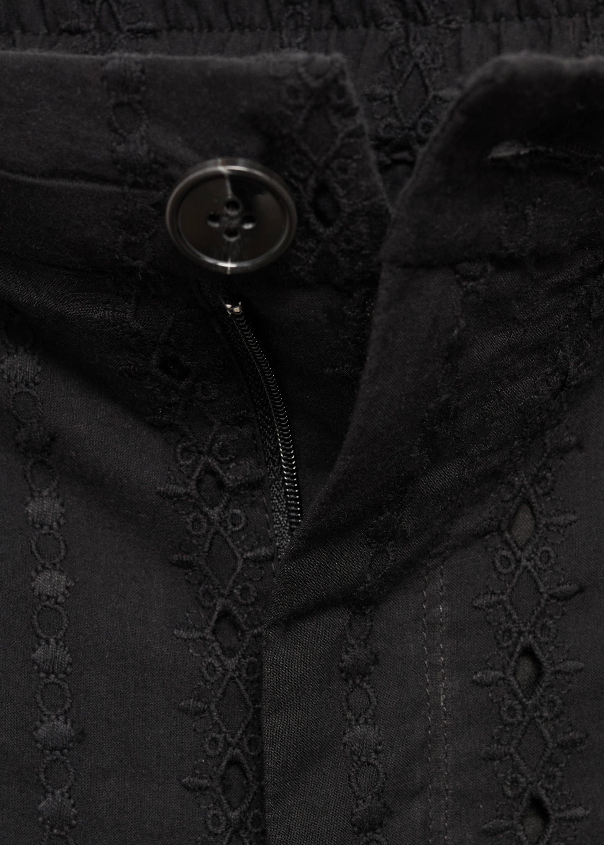Embroidered cargo pants - Details of the article 0