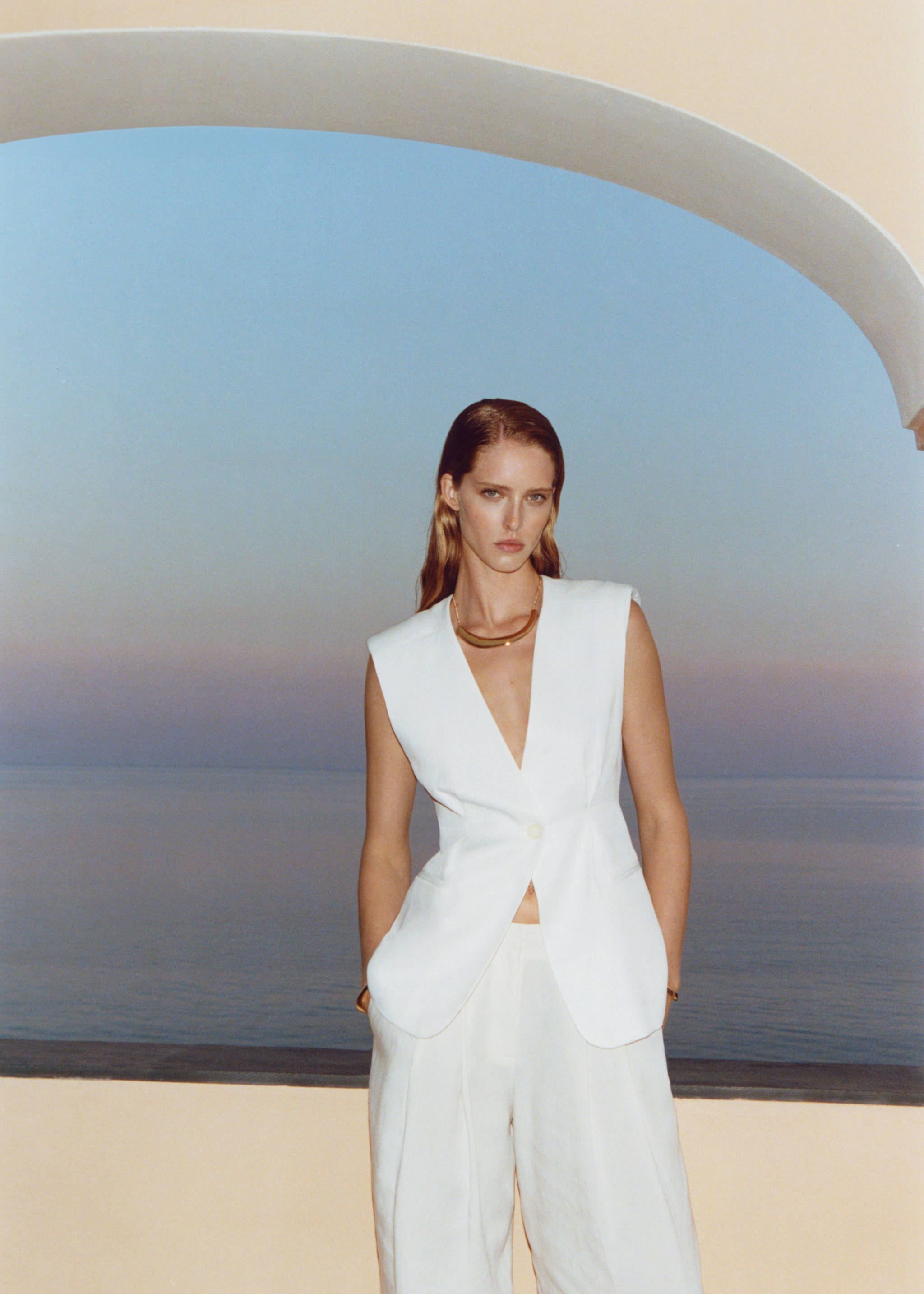 Long vest with buttons - Details of the article 6