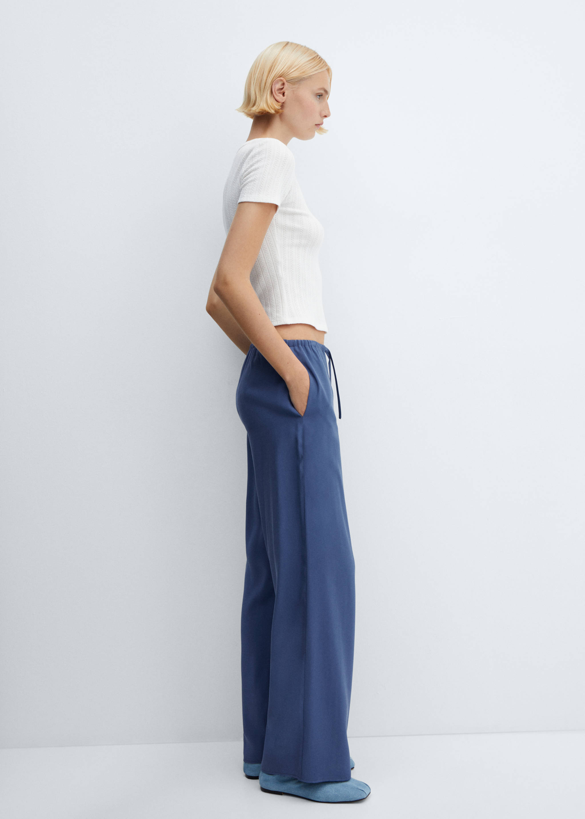 Wide leg trousers with elastic waist - Details of the article 2