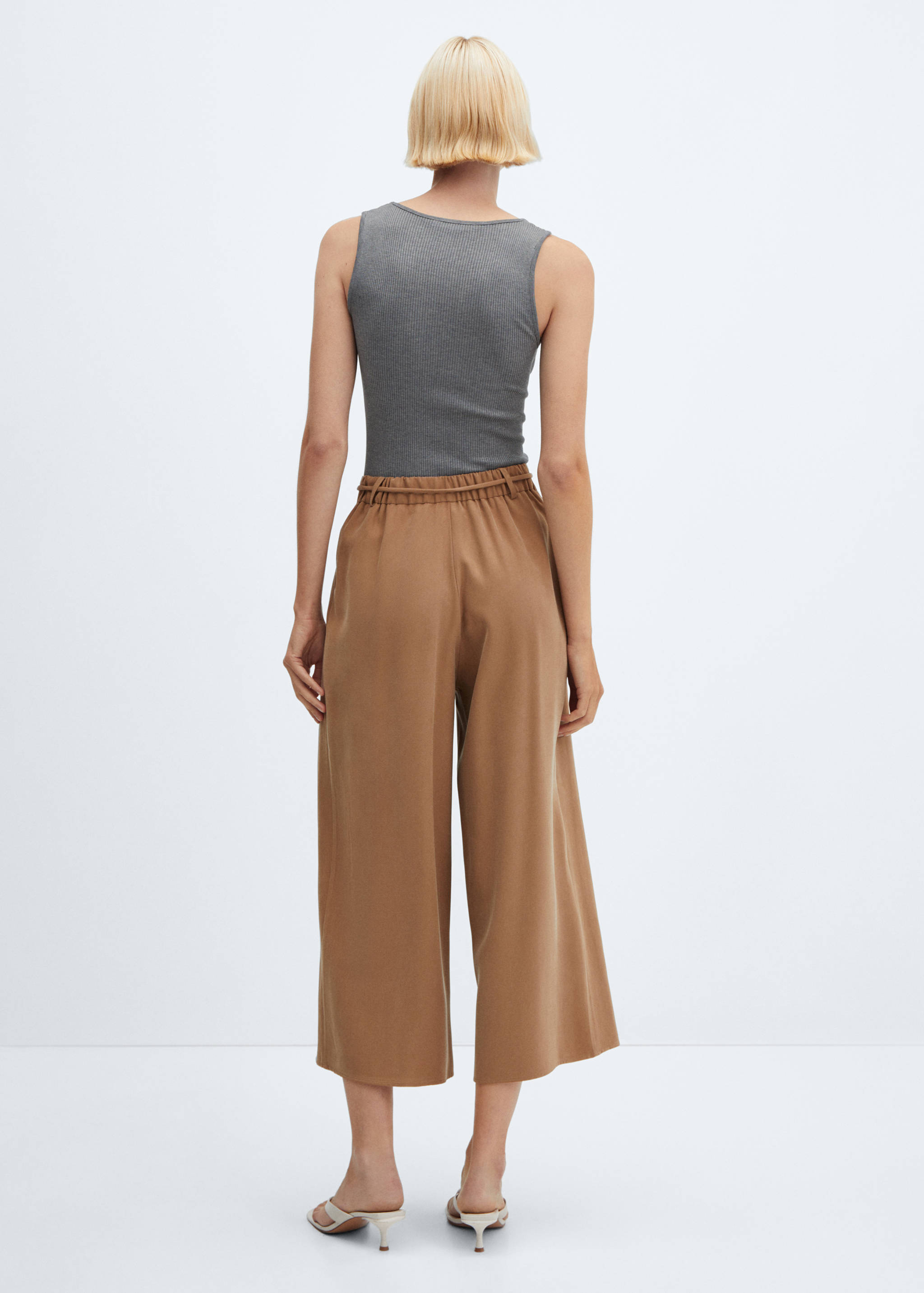 Wide leg trousers with belt - Reverse of the article