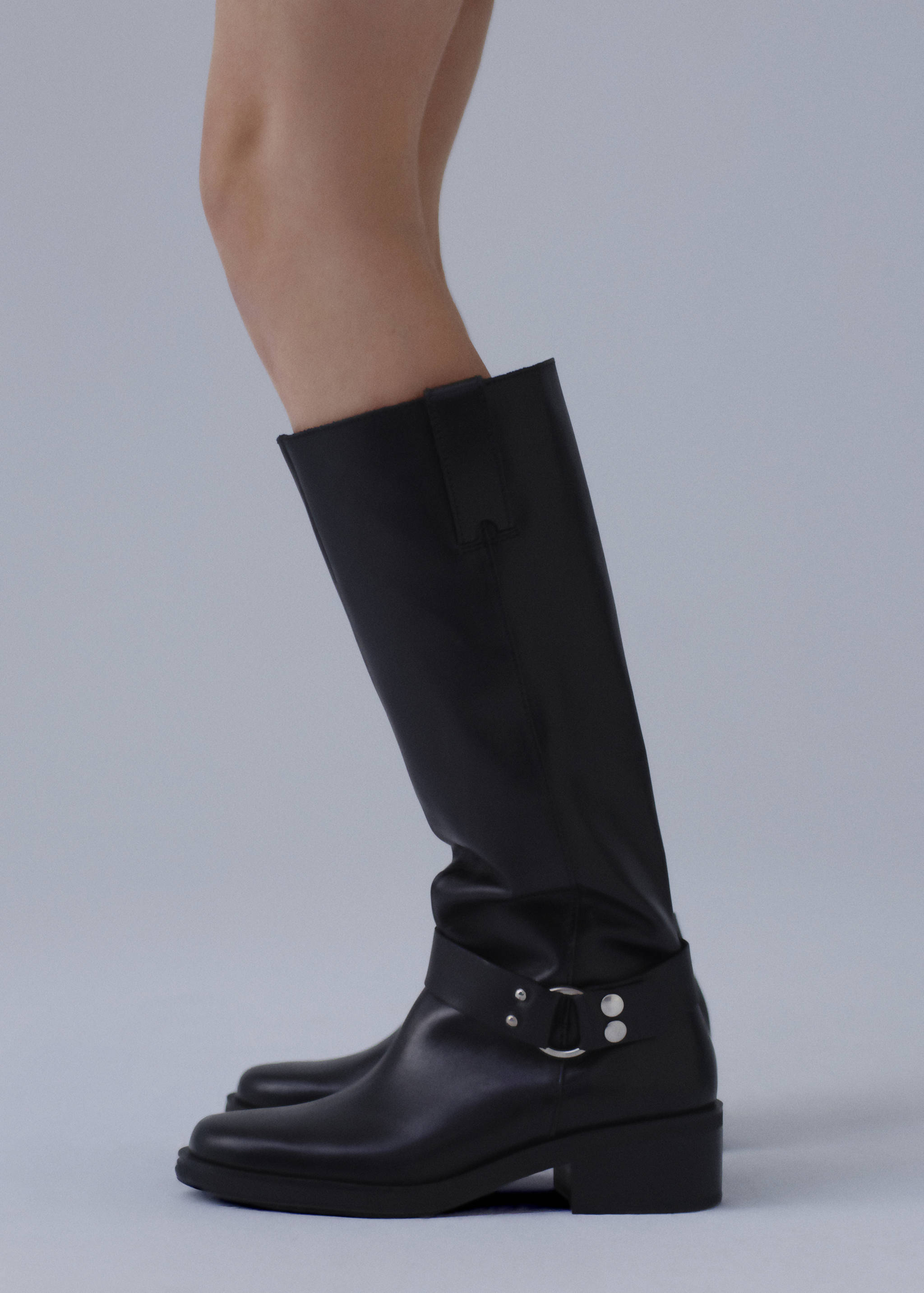 Buckles leather boots - Details of the article 7, Black. Ref: 67080432-00.