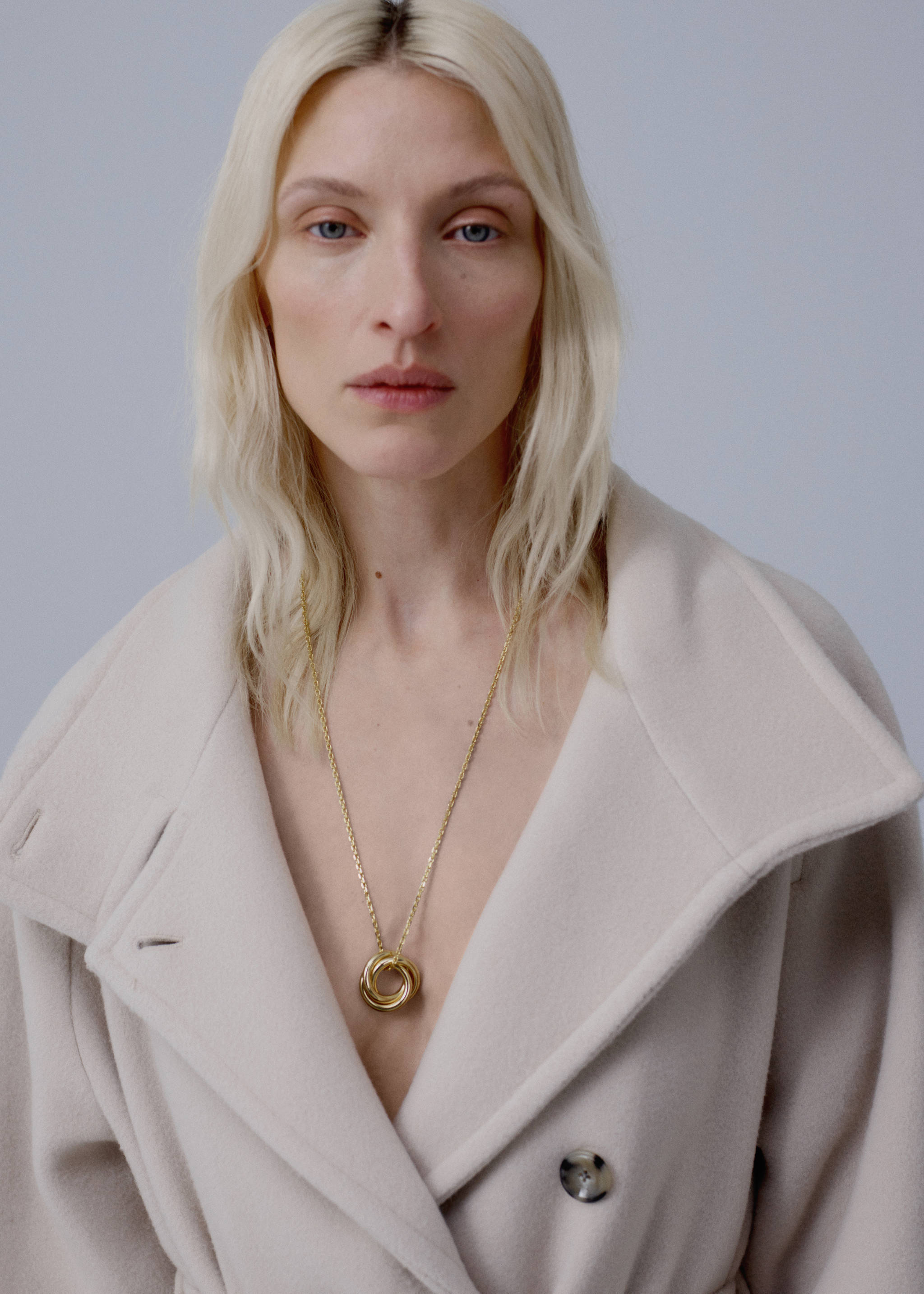 Halskette mit verschlungenen Ringen - Allgemeine Ansicht