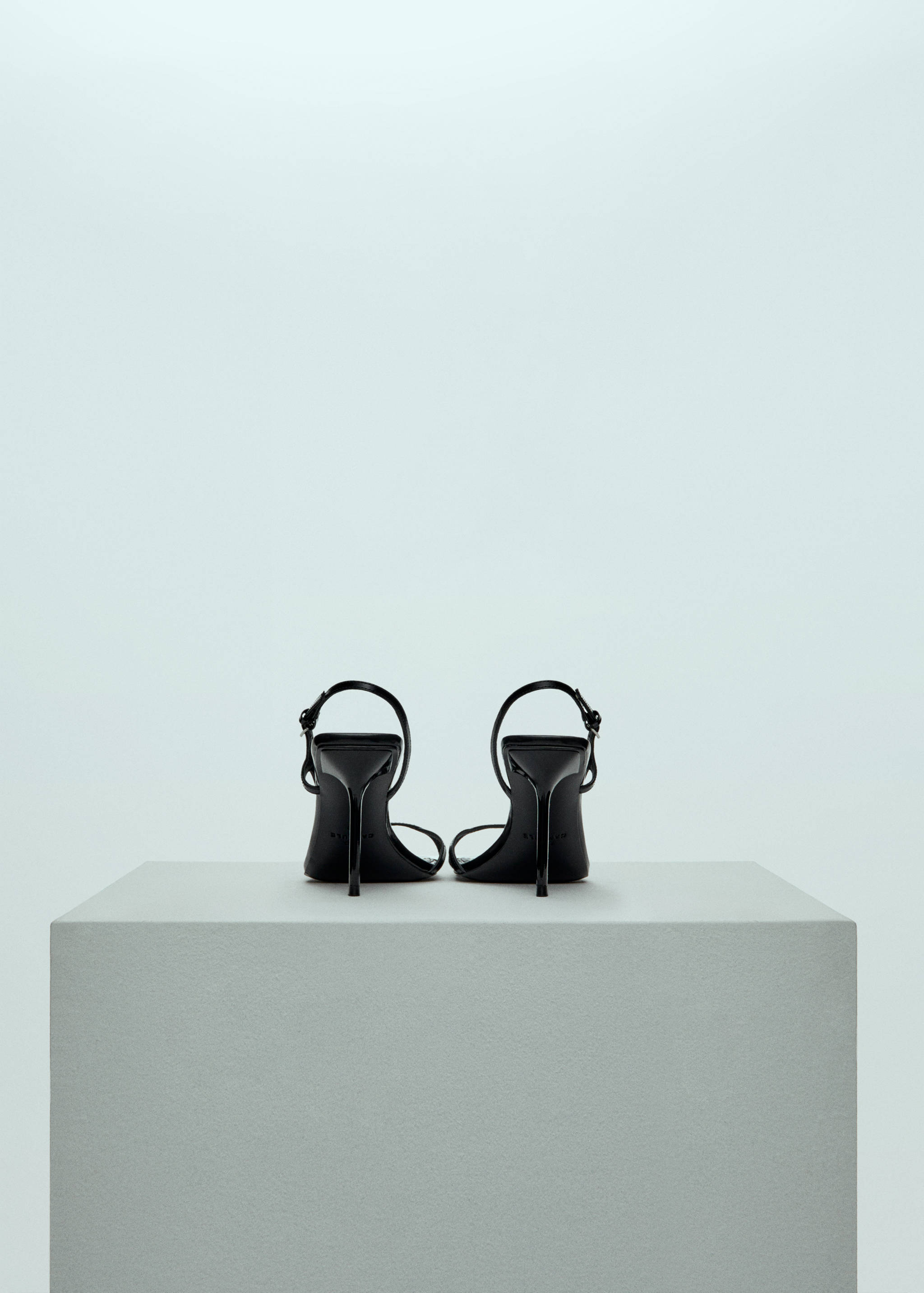 Leather straps sandals - Details of the article 3