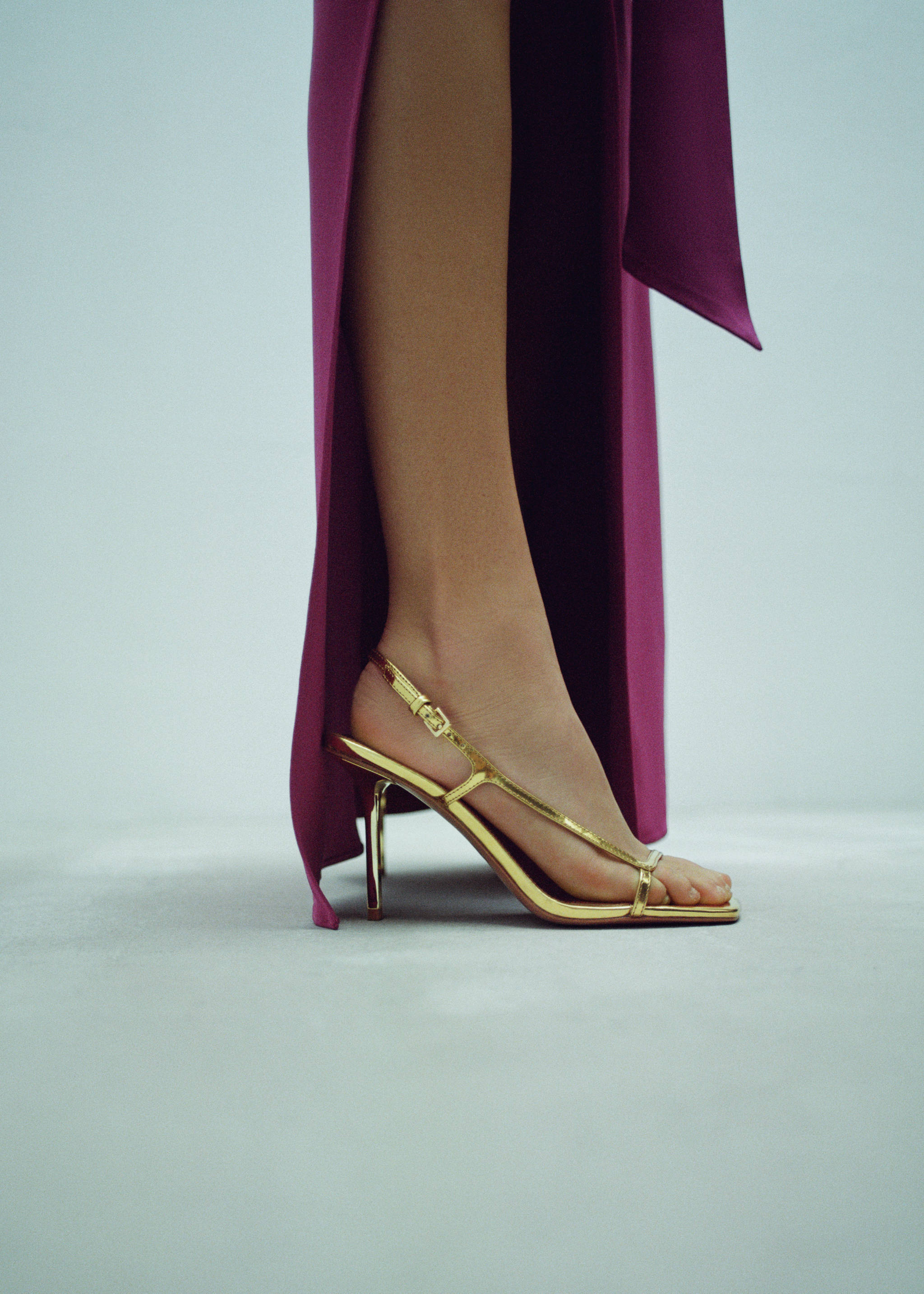 Leather straps sandals - General plane