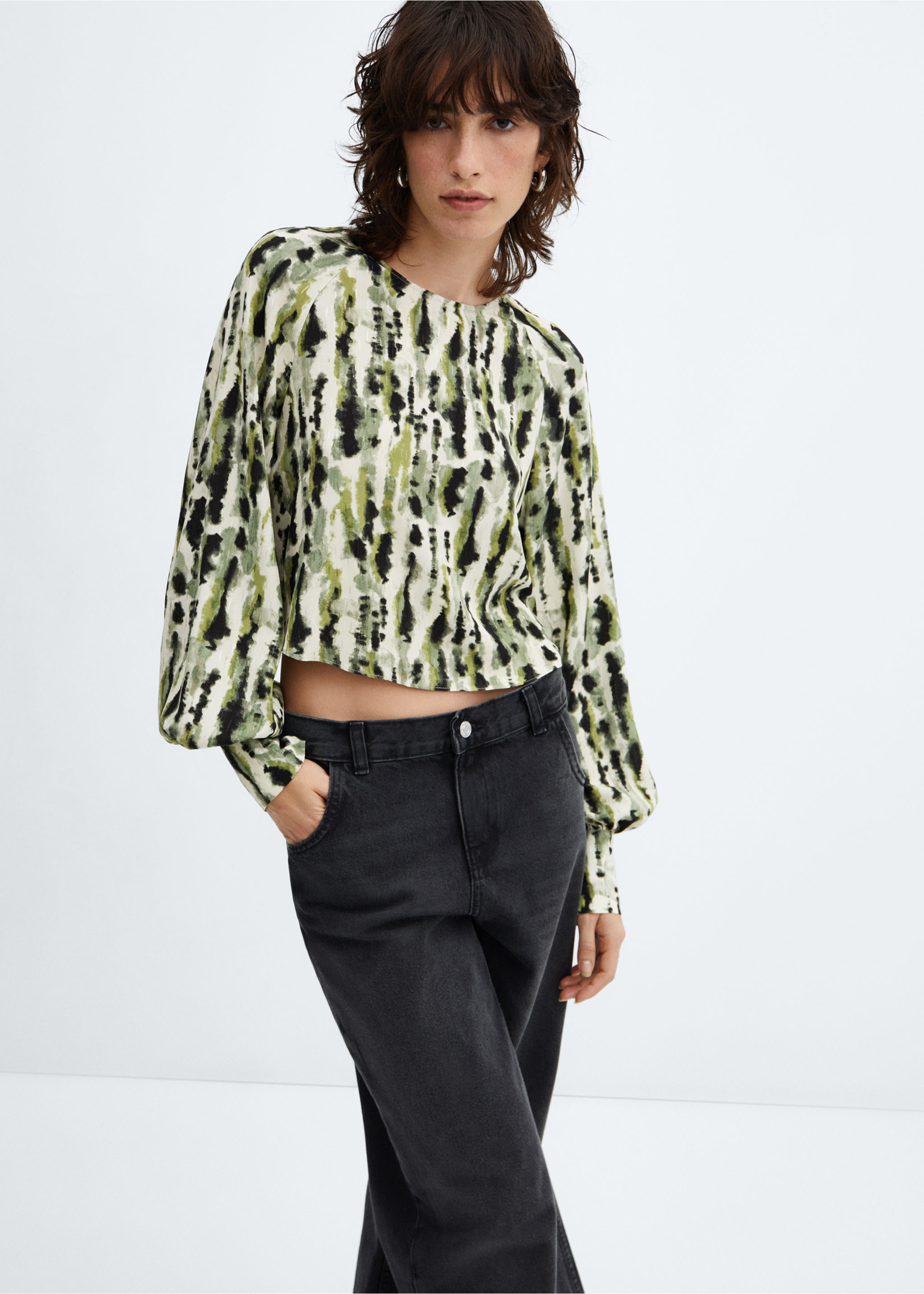 Bedruckte Bluse mit Schleife - Mittlere Ansicht