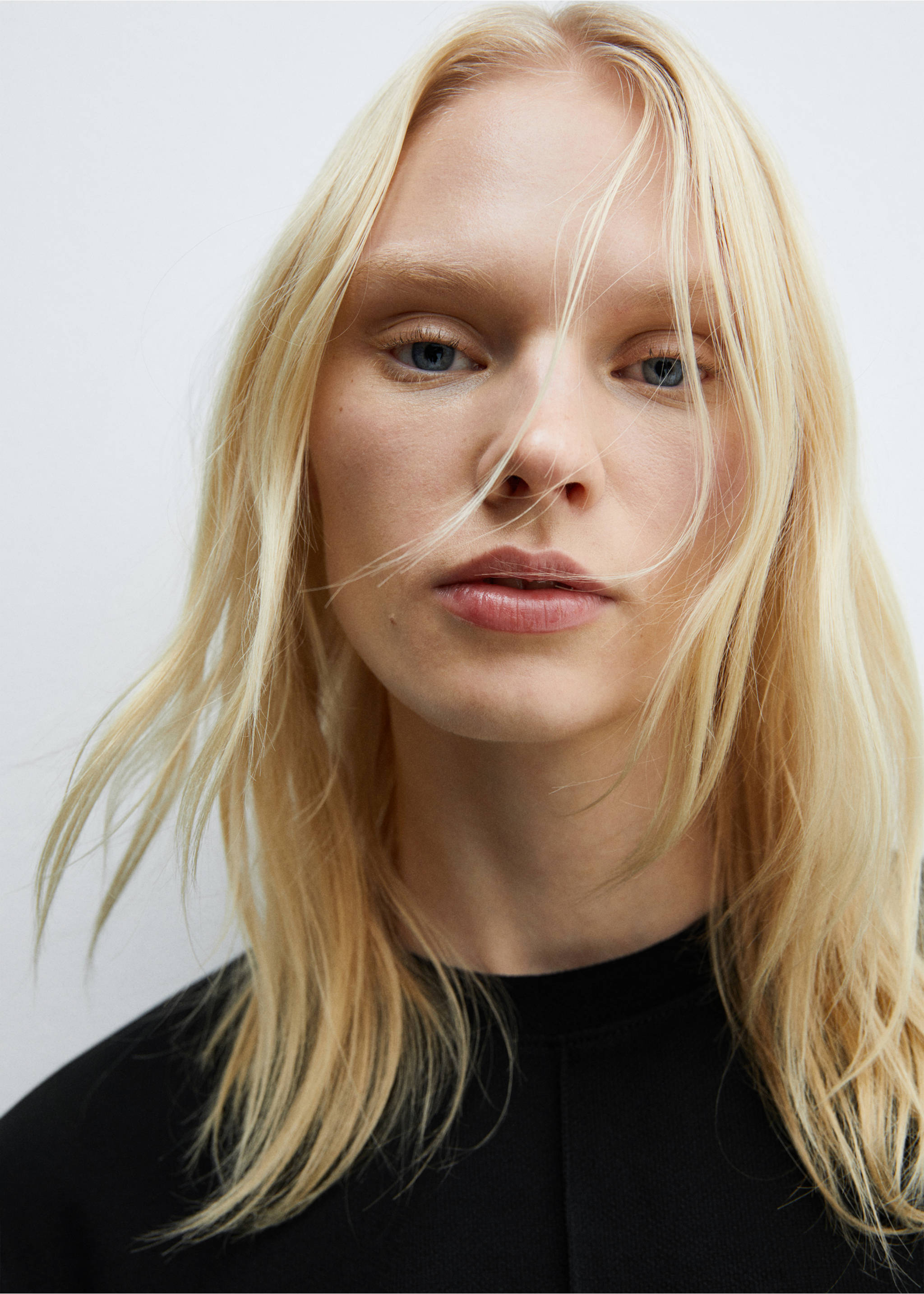 Decorative stitching sweatshirt - Details of the article 1, Black. Ref: 67080453-00.