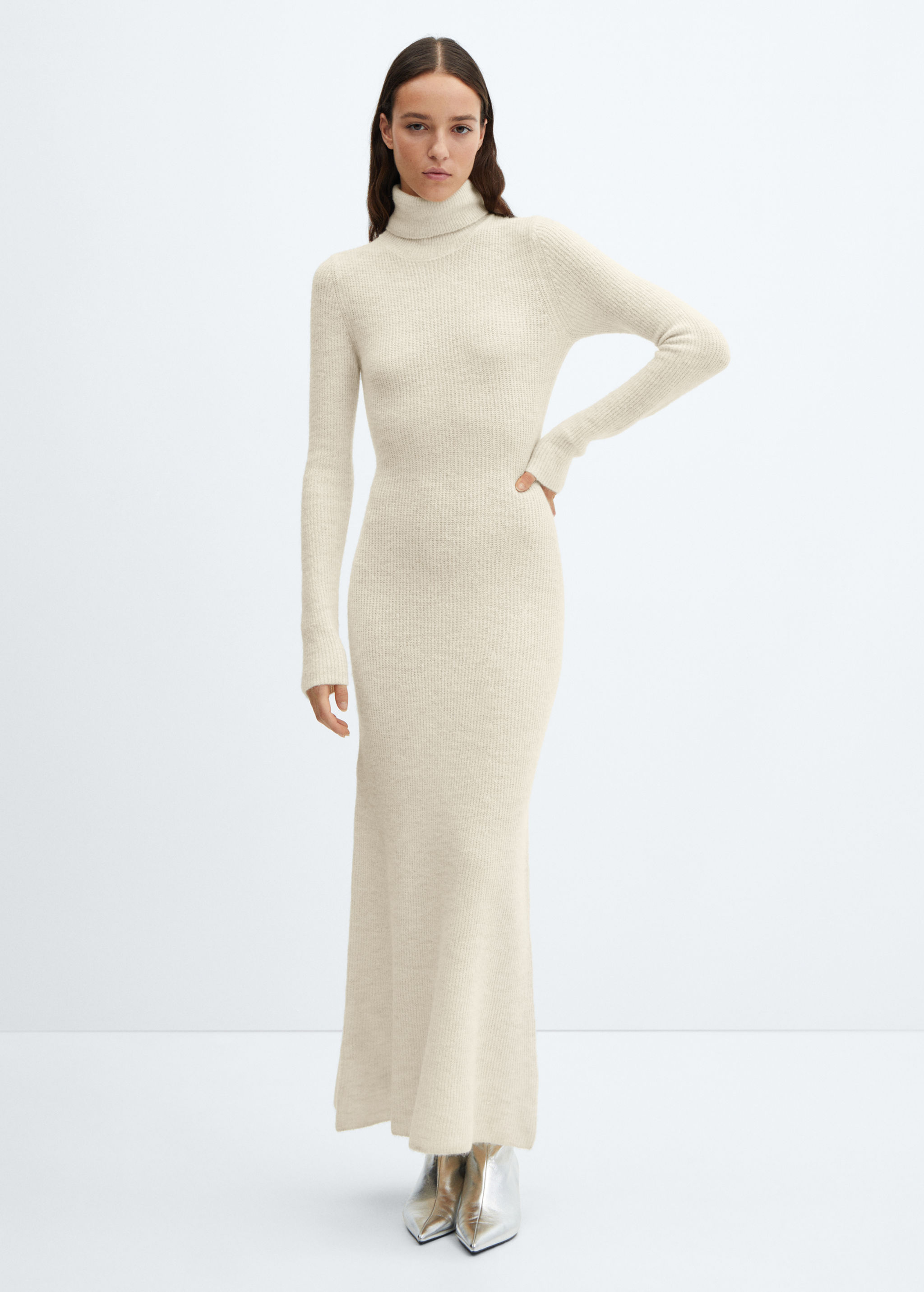 Knitted turtleneck dress - General plane